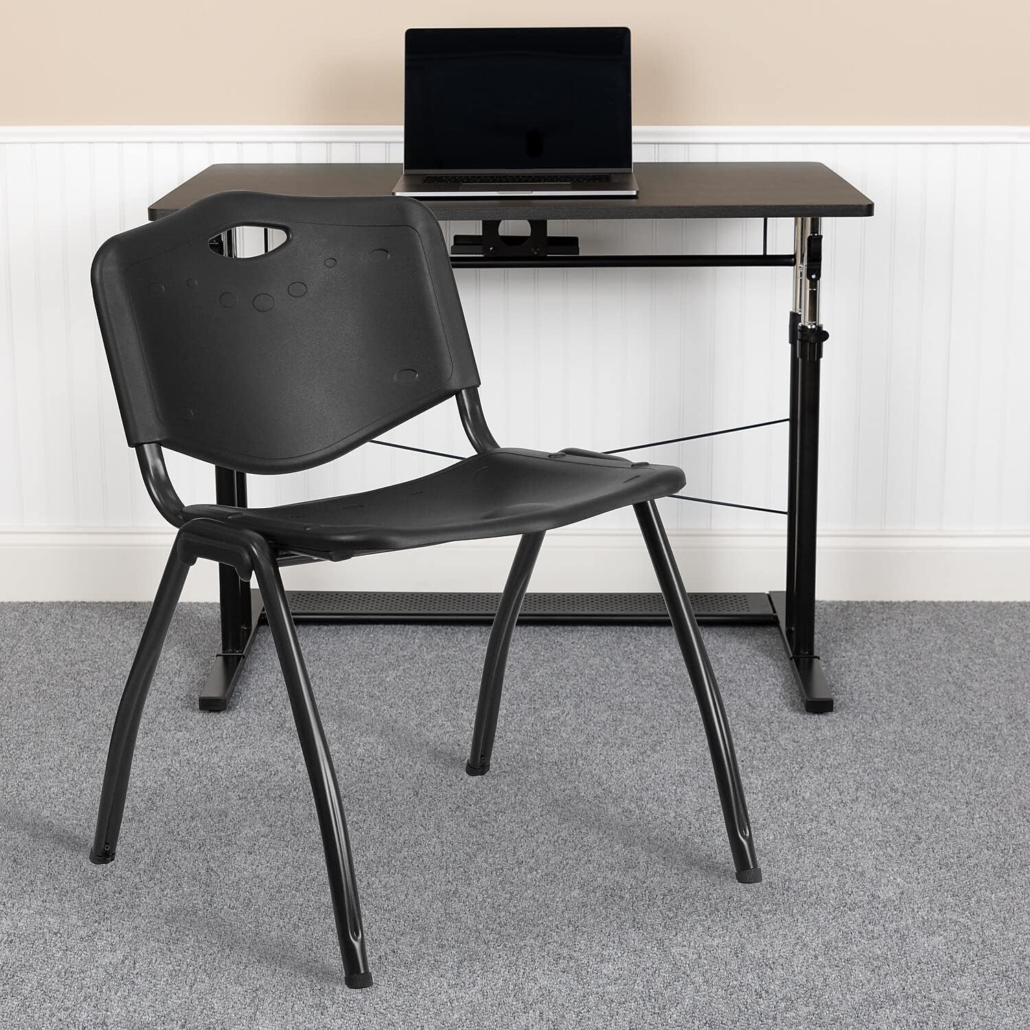 Hercules Series 880kg. Capacidad apilar silla de plástico negro con marco negro