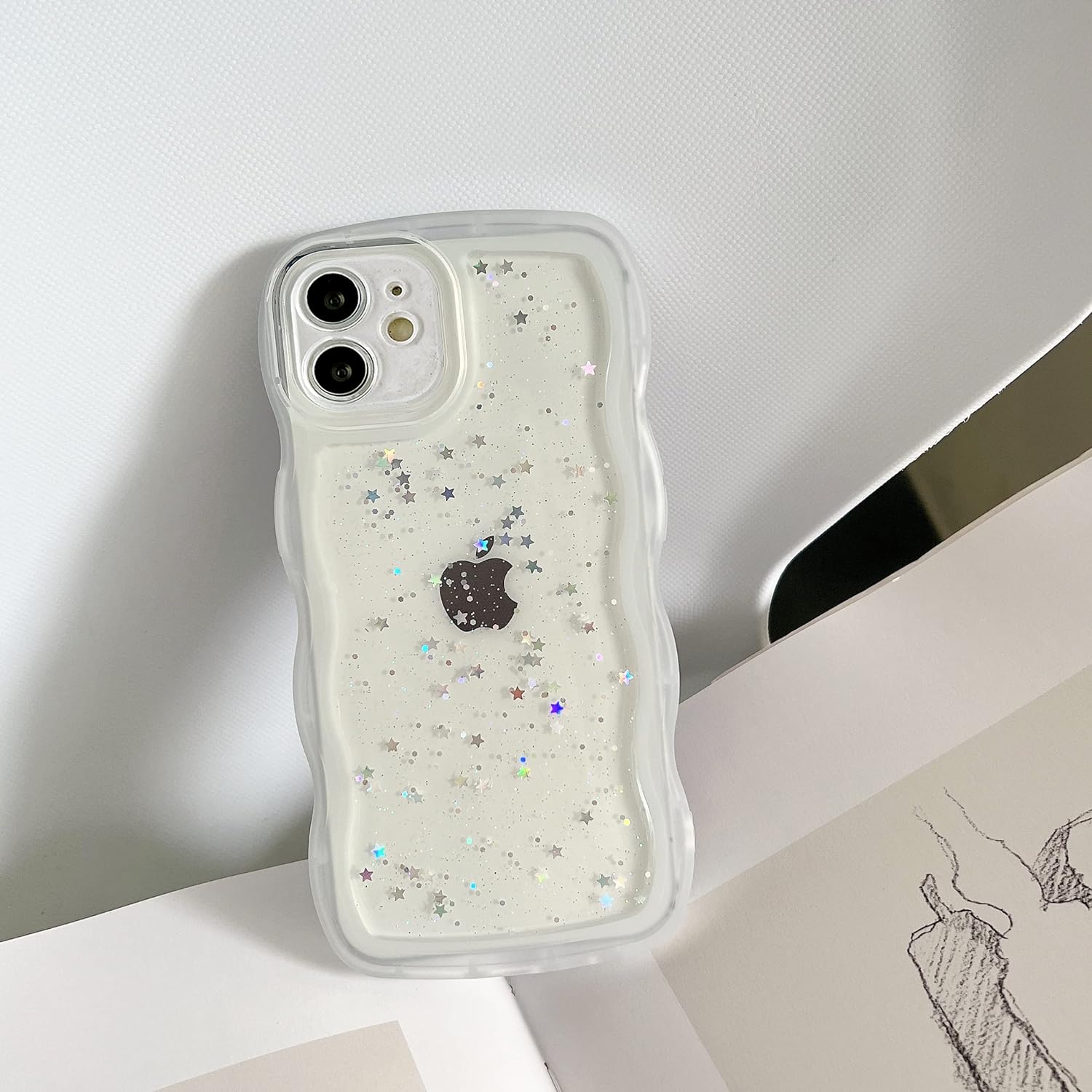 Qokey Funda para iPhone 13 Pro Max de 6.7 pulgadas, diseño de borde ondulado rizado, transparente, con purpurina brillante, bonita funda