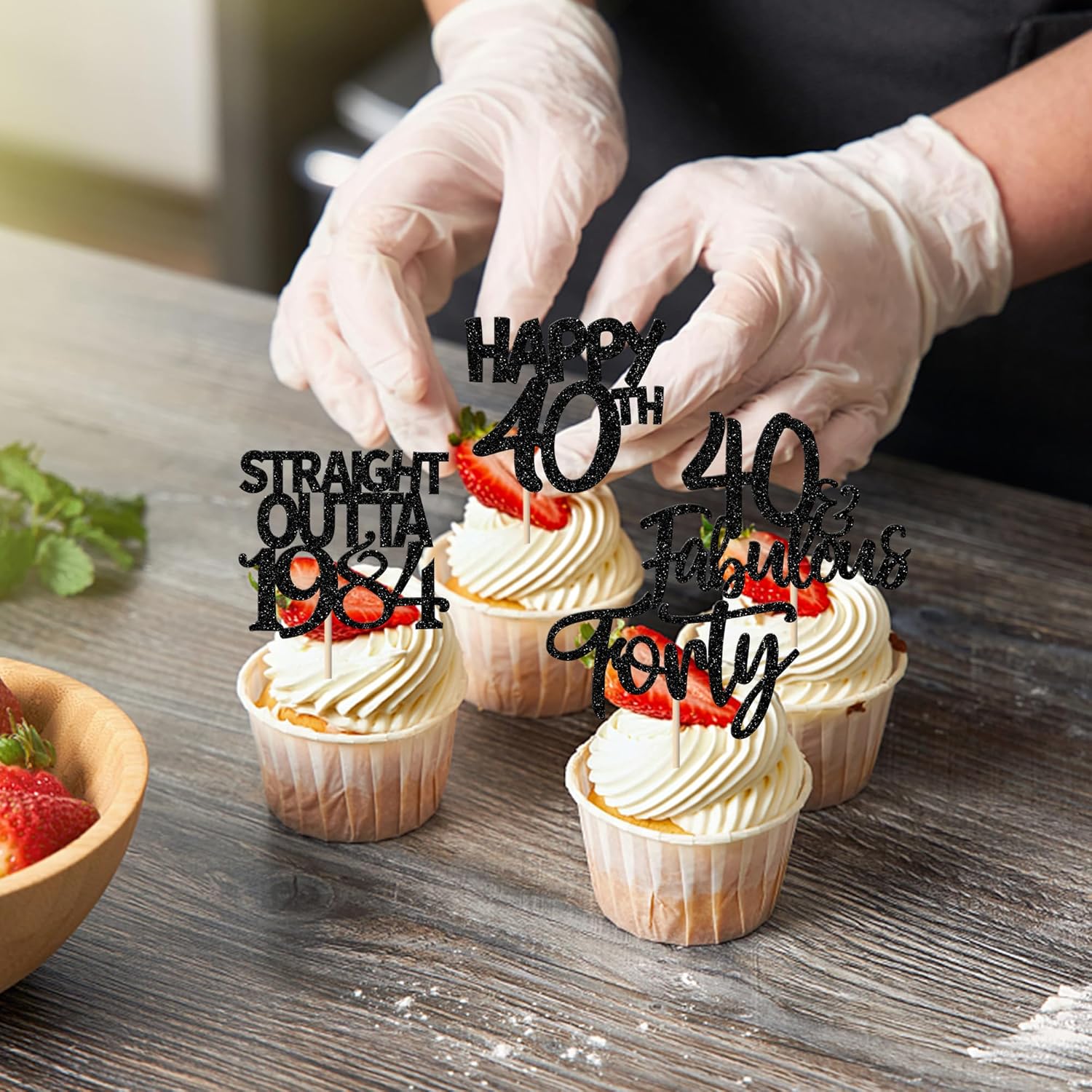 Paquete de 24 adornos para cupcakes Straight Outta 1983 con purpurina para cuarenta y 40 años, decoraciones para pasteles de cumpleaños de 40 años,