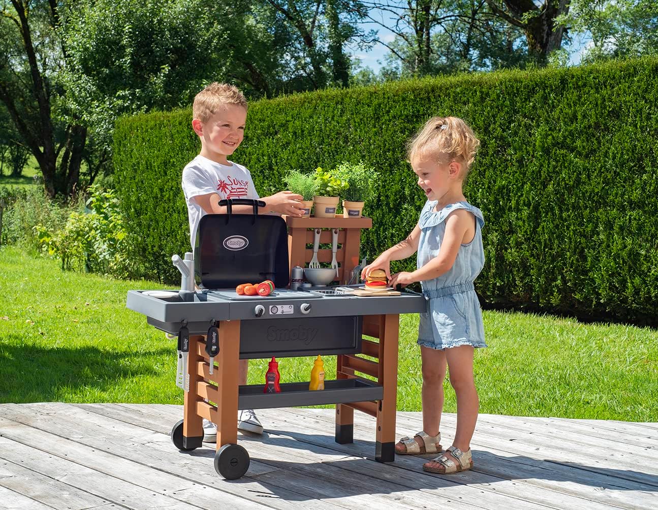 Smoby Cocina de jardín – Juego de 43 accesorios para exteriores, para niños a partir de 3 años, parrilla con llamas mágicas retráctiles, freidora y