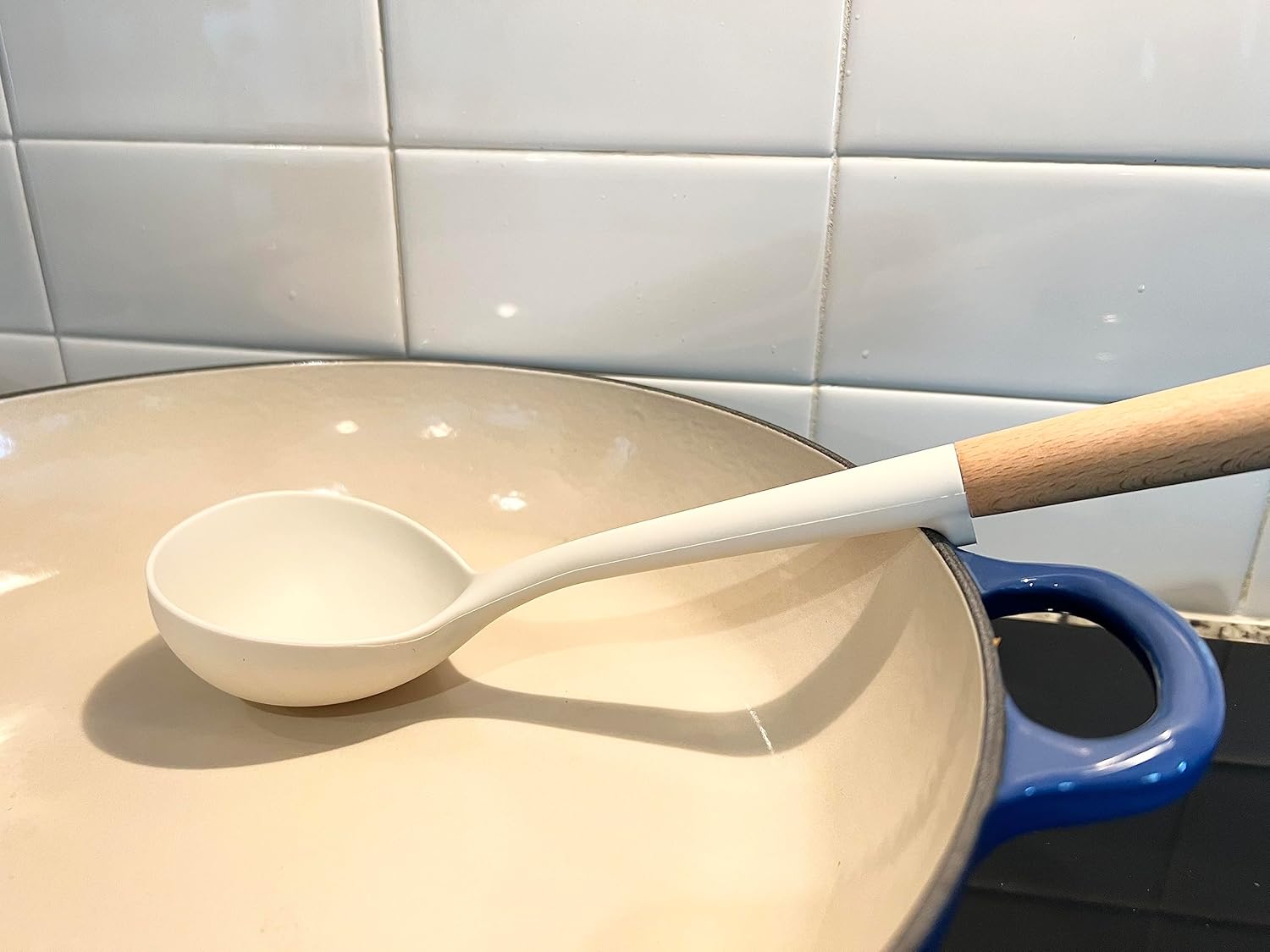 Juego de utensilios de cocina de silicona sin BPA  Utensilios de cocina de silicona resistentes al calor con asas de madera de haya, juego de