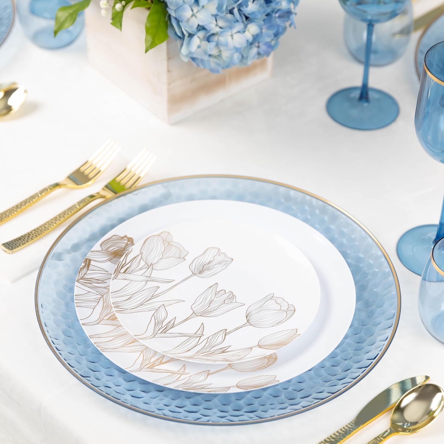 PLASTICPRO Juego de 32 elegantes platos desechables de plástico que incluye 16 platos llanos y 16 platos de ensalada, platos de fiesta resistentes y