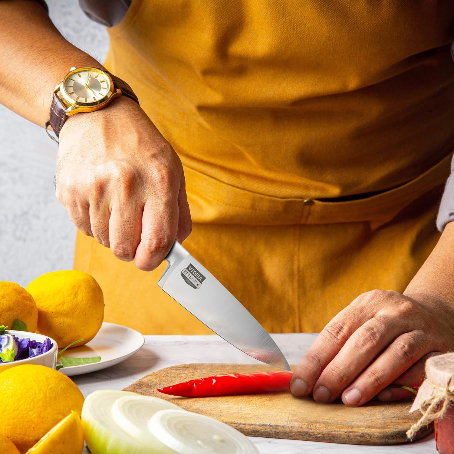 Utopia Kitchen Cuchillo de cocina de chef de 6 pulgadas, cuchillo de cocina de acero inoxidable al carbono con funda y mango ergonómico, cuchillo de