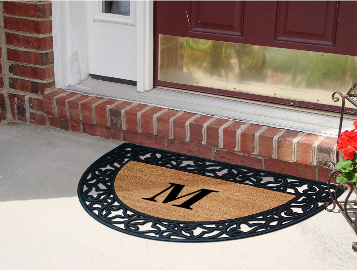Nedia Home Acanthus Border – Felpudo de goma semicircular, 22 x 36 pulgadas, monograma M