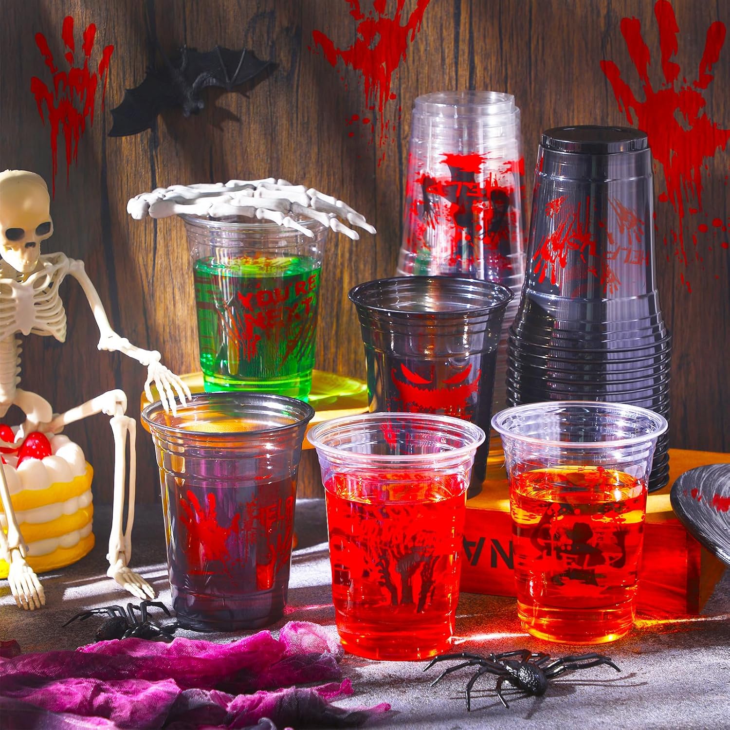 Sliner Paquete de 120 tazas de Halloween de 16 onzas con estampado de sangre de plástico con estampado de mano sangrienta, vasos desechables para