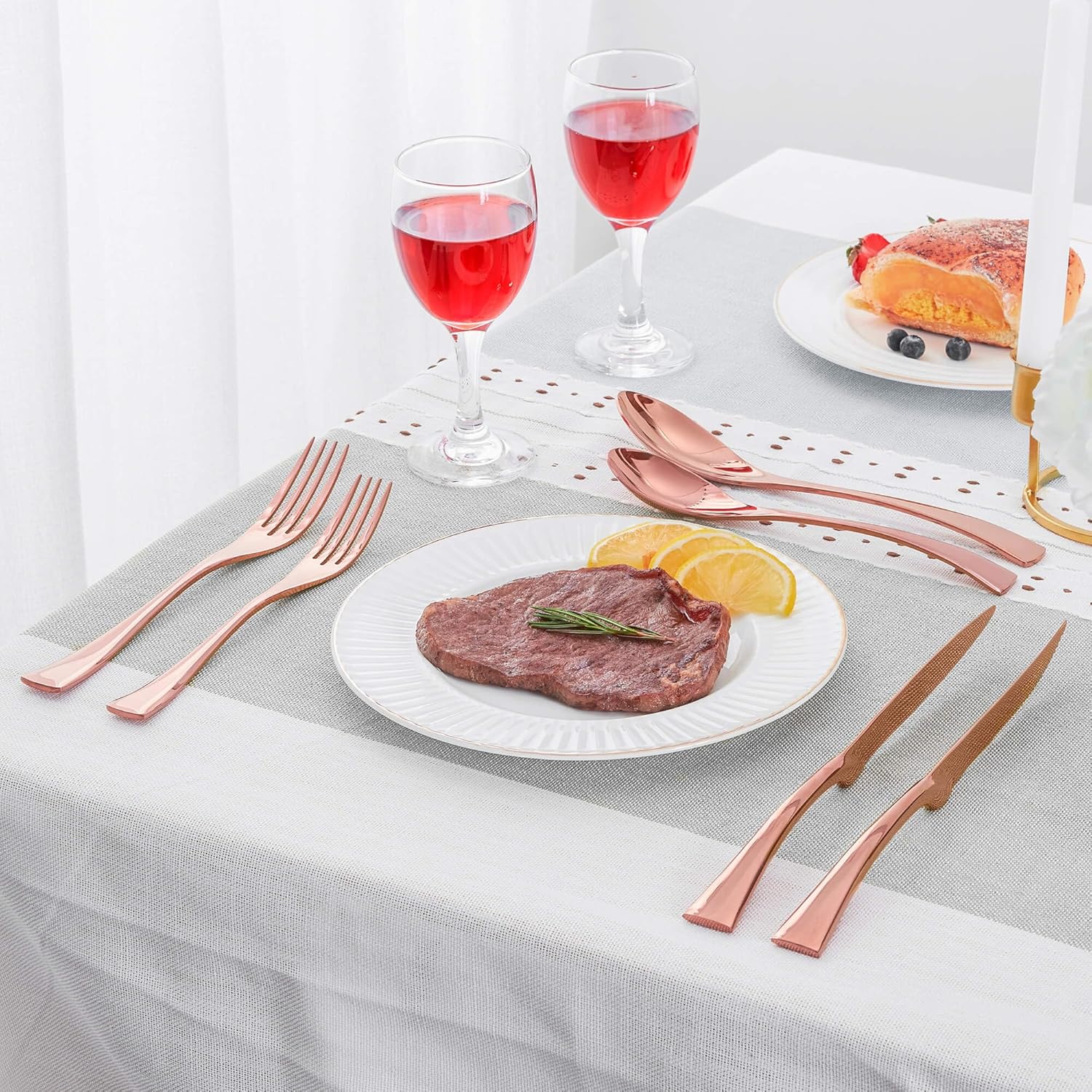 Joincook Juego de cubiertos de 24 piezas de oro rosa con cuchillos de carne para 4, moderno juego de cubiertos de acero inoxidable 1810, juego de