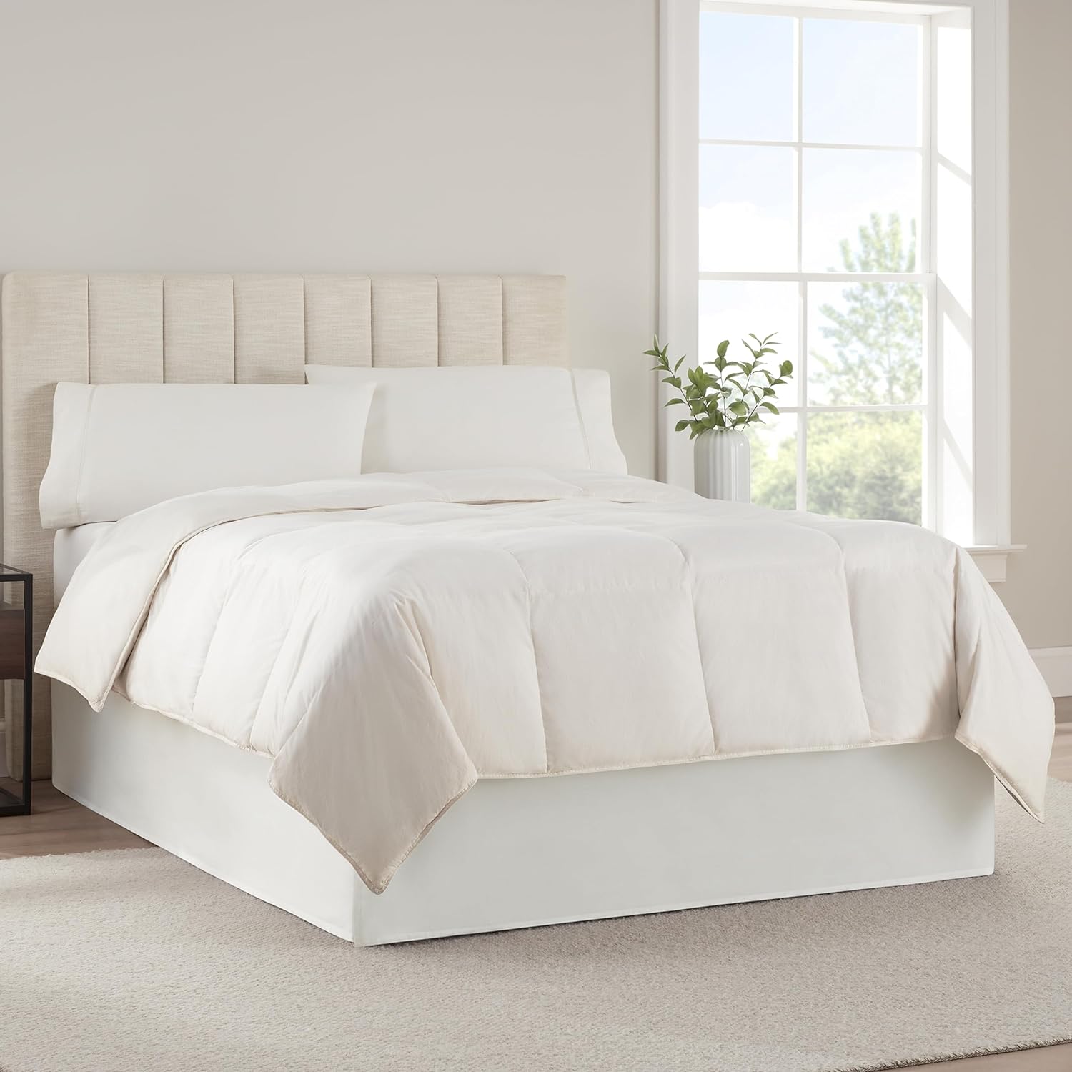 SERTA Falda de cama sólida moderna, con volantes de calidad de hotel con caída de 13 pulgadas, lavable a máquina, tamaño Queen, color blanco