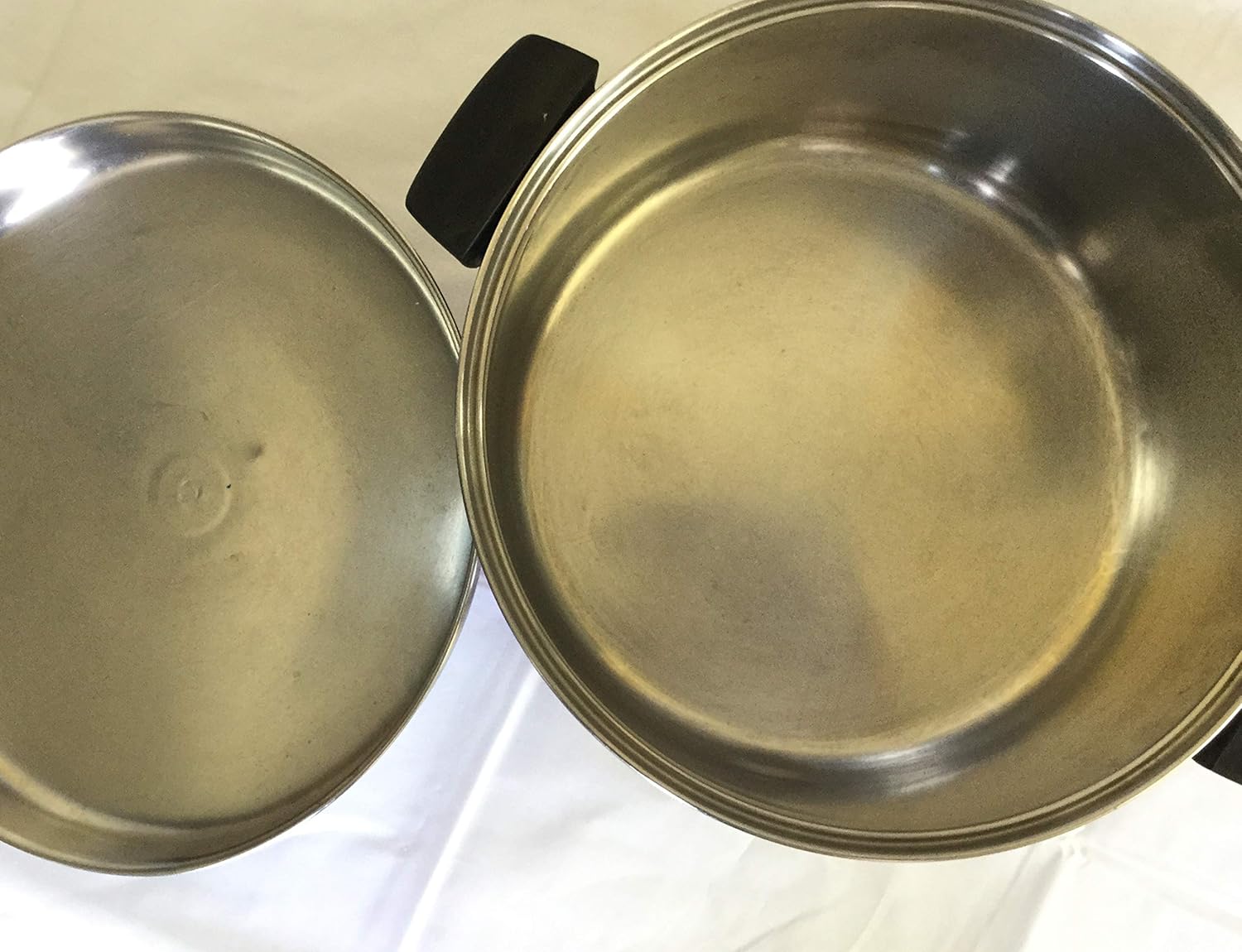 Revere Ware ‘Copper Maid’ – Olla holandesa de 6 cuartos de galón con tapa abovedada