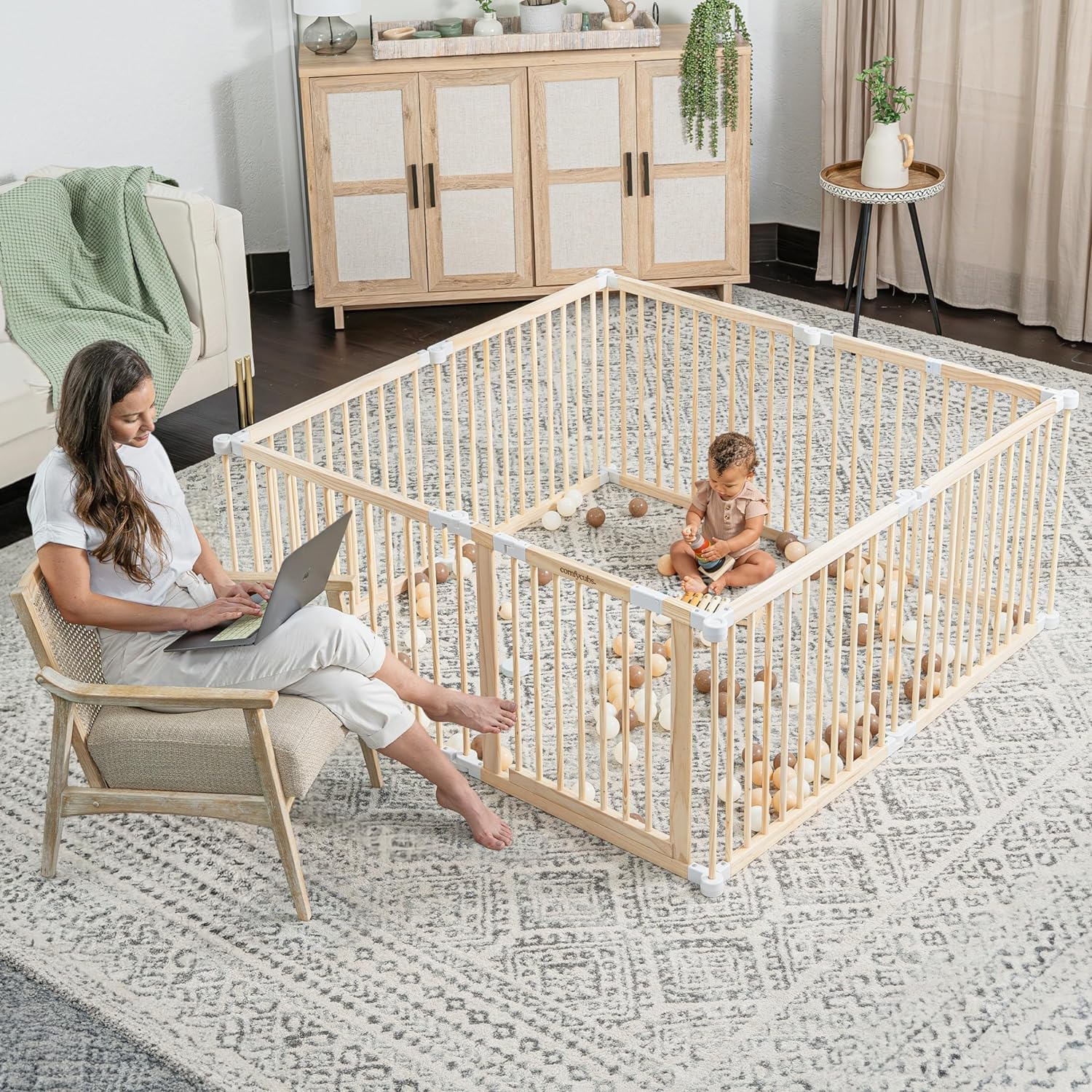 Corralito para bebés y puerta de bebé para niños pequeños y bebés, plegable de madera de forma grande y tamaño ajustable, valla de juego con centro