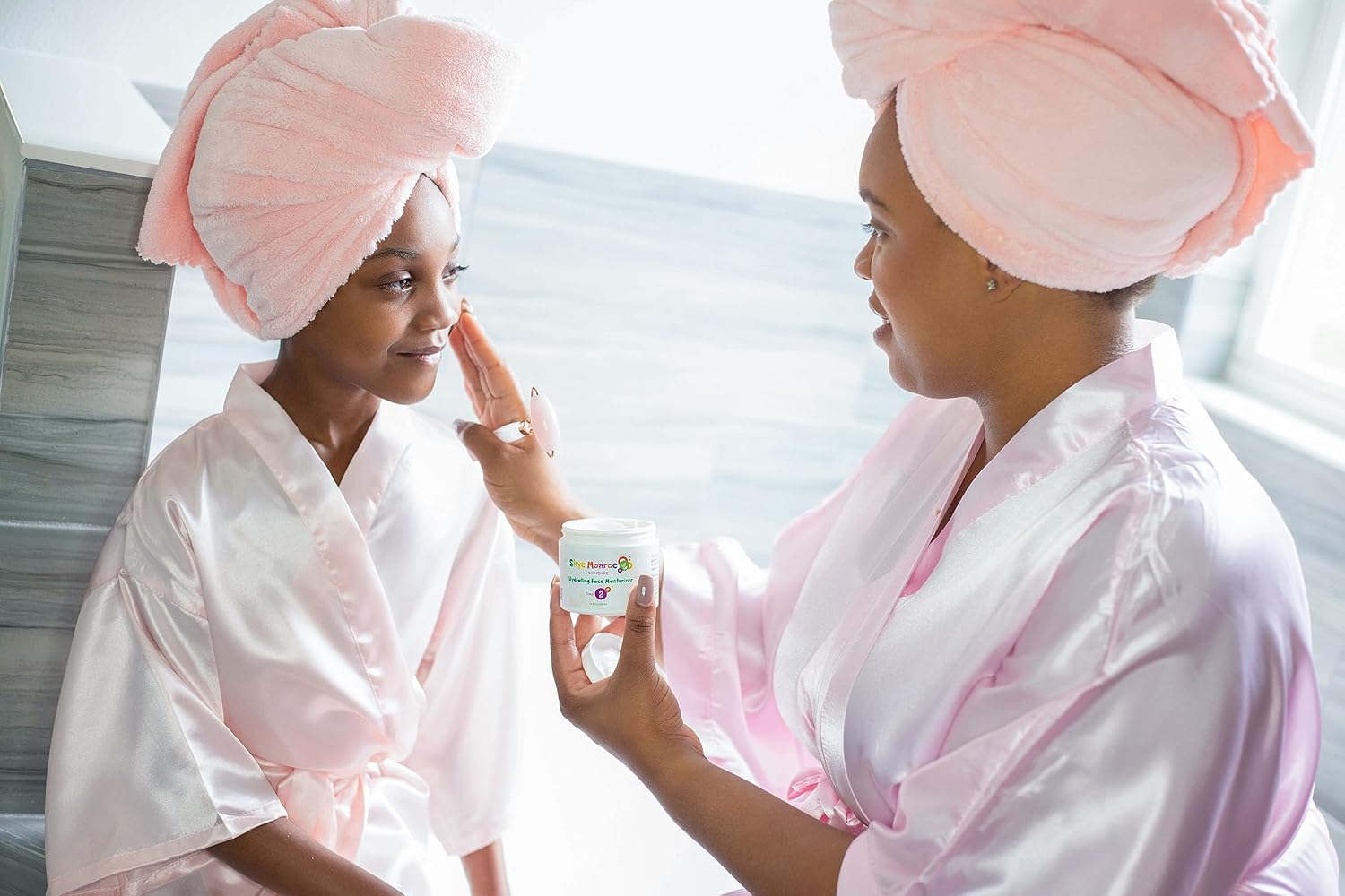 Paquete de cuidado de la piel  Limpiador suave de aloe  Hidratante facial hidratante  Esponja limpiadora  Juego de bolsas de viaje  Nutritivo