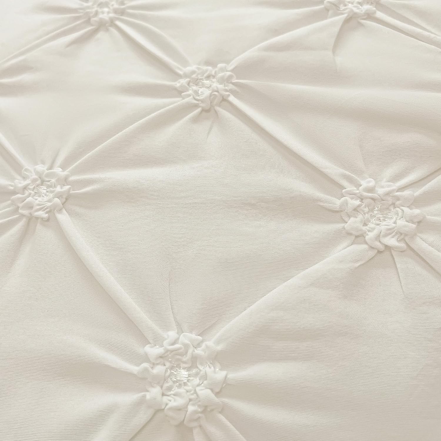 VIVILINEN Juego de ropa de cama para niñas pequeñas de 4 piezas con pliegues de color blanco fruncido floral 3D con diseño de pintuck para bebés y