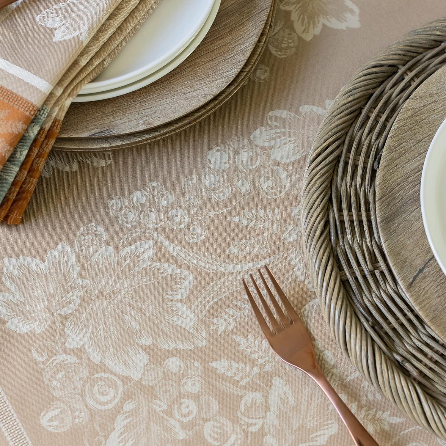 Benson Mills Harvest Gathering – Mantel de tela jacquard pesada para otoño, cosecha y Acción de Gracias (marrón topo, cuadrado de 52 x 52 pulgadas)