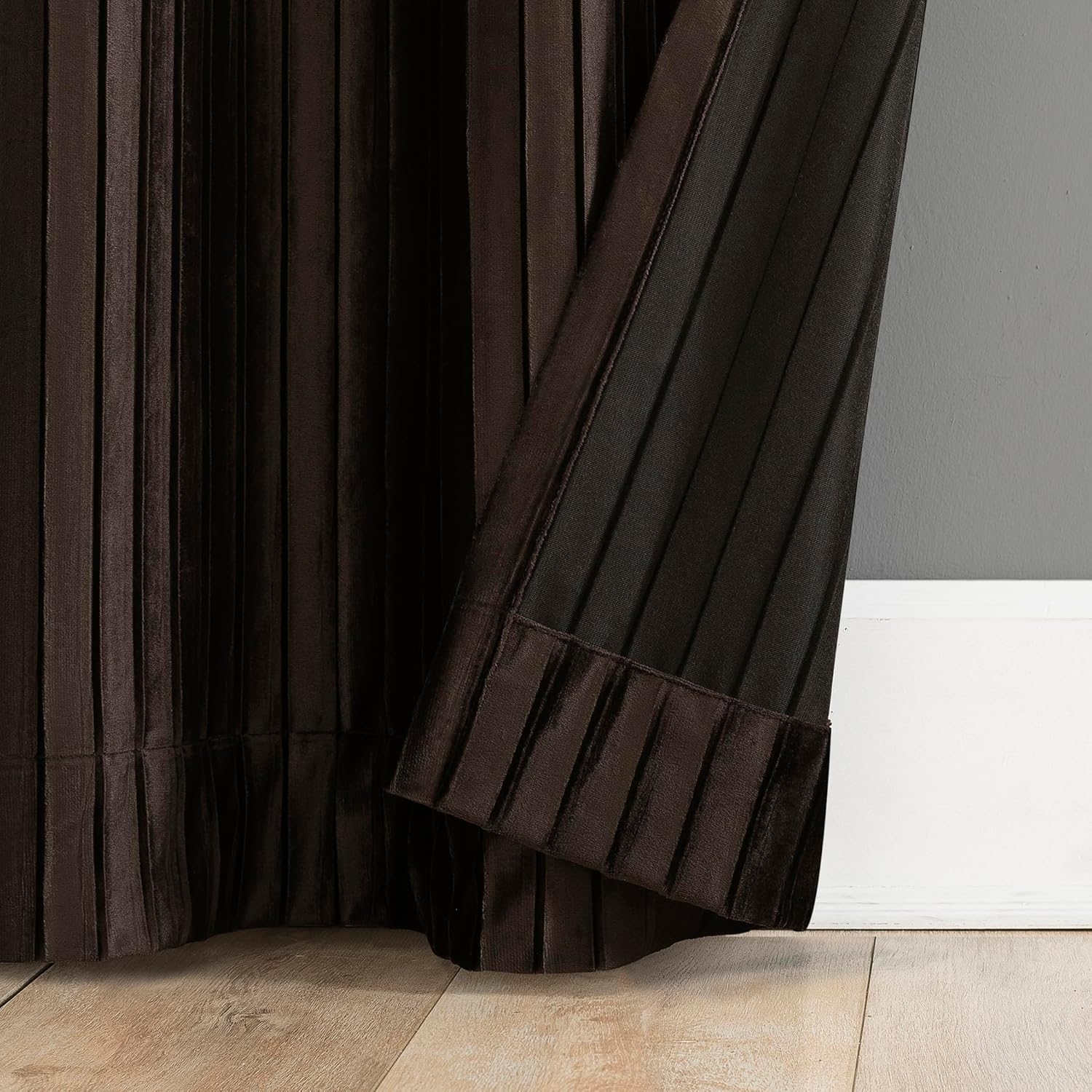 Sun Zero Scarlett – Juego de 2 paneles de cortinas opacas plisadas de terciopelo que reducen el ruido, 40 x 84 pulgadas, marrón chocolate