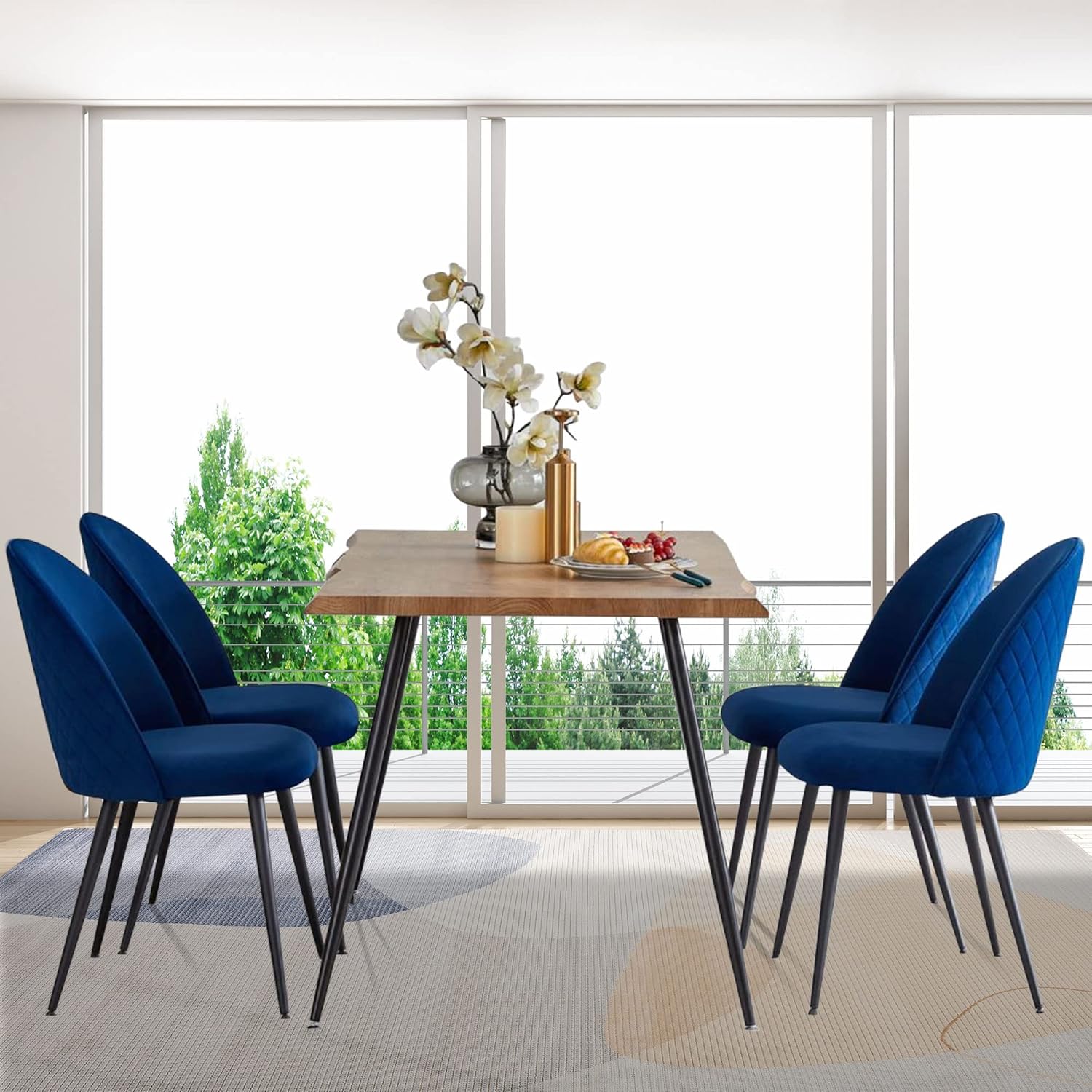 HomSof Juego de 4 sillas de comedor tapizadas de terciopelo, sillas auxiliares contemporáneas color azul marino con patas de metal negro
