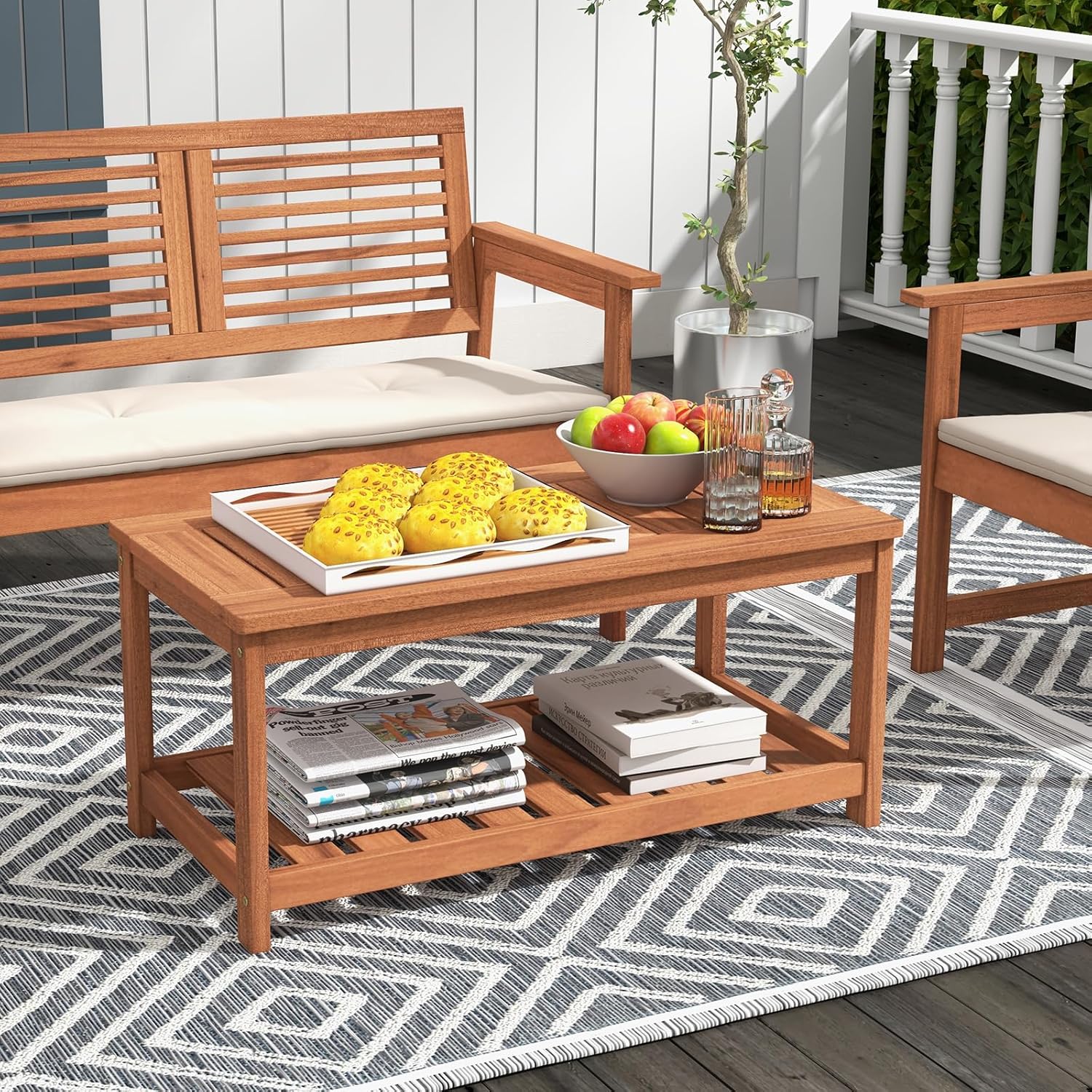 Tangkula Mesa de centro de madera dura para patio al aire libre, mesa de centro de 2 niveles con mesa de listones, estante de almacenamiento,
