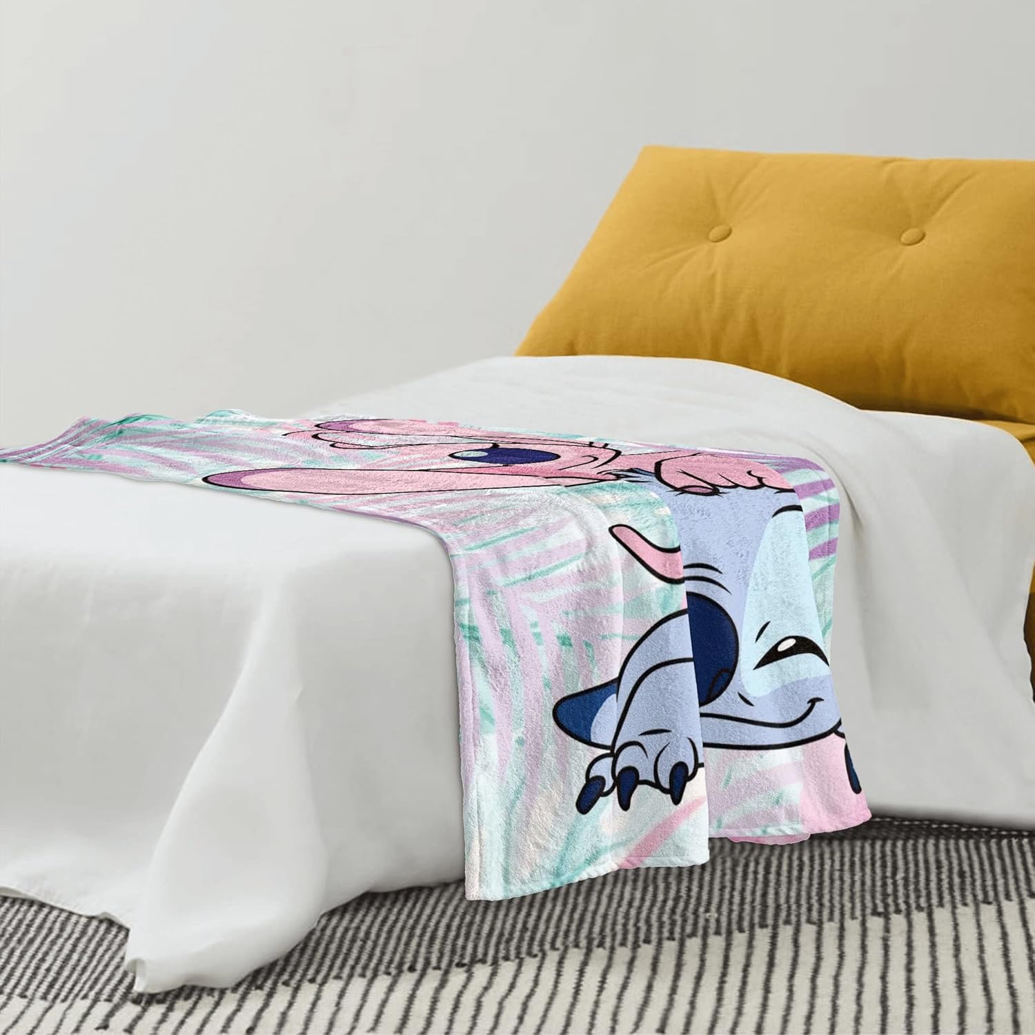EVAGMG Manta de franela ligera de anime, manta de dibujos animados, ropa de cama suave y acogedora para niños y adultos, regalos para todas las