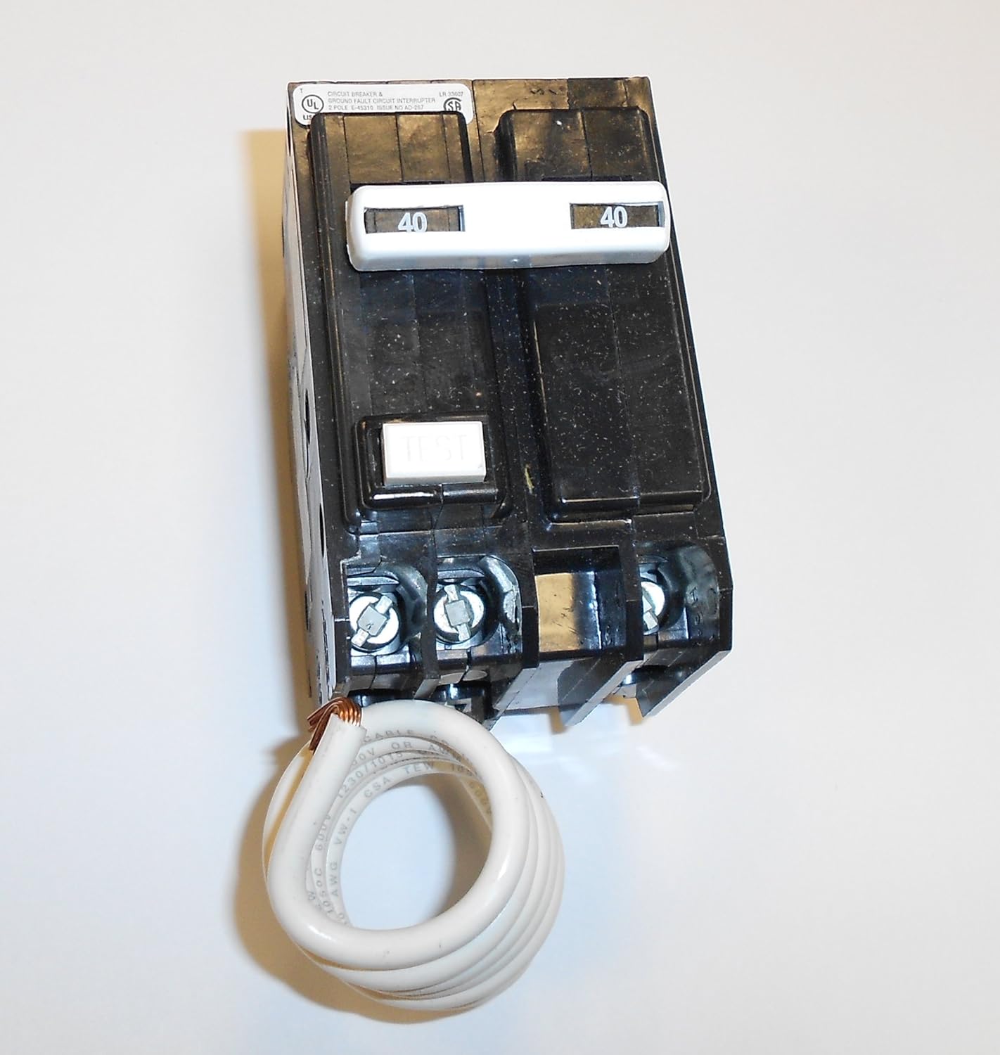GE Industrial THQL2140GFT Tipo de montaje enchufable THQL Alimentador Interruptor de circuito de fallo de tierra autocomprobado 2-Pole 40 Amp 120240