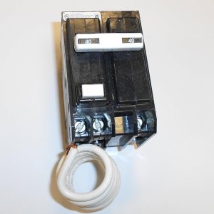 GE Industrial THQL2140GFT Tipo de montaje enchufable THQL Alimentador Interruptor de circuito de fallo de tierra autocomprobado 2-Pole 40 Amp 120240 GE Industrial THQL2140GFT Tipo de montaje enchufable THQL Alimentador Interruptor de circuito de fallo de tierra autocomprobado 2-Pole 40 Amp 120240