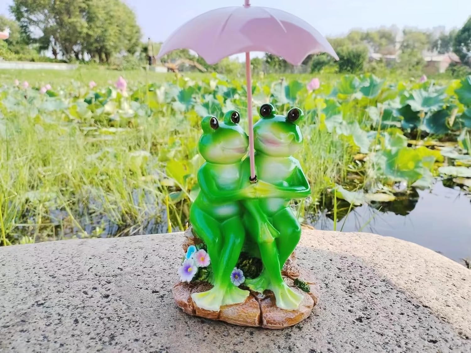 Frog Statue Outdoor Garden Frog Decor Outdoor Statue Garden Resin Couple Frog Statue,Patio Yard Lawn Ornament Decorations Gift,Home Decoration Gifts
