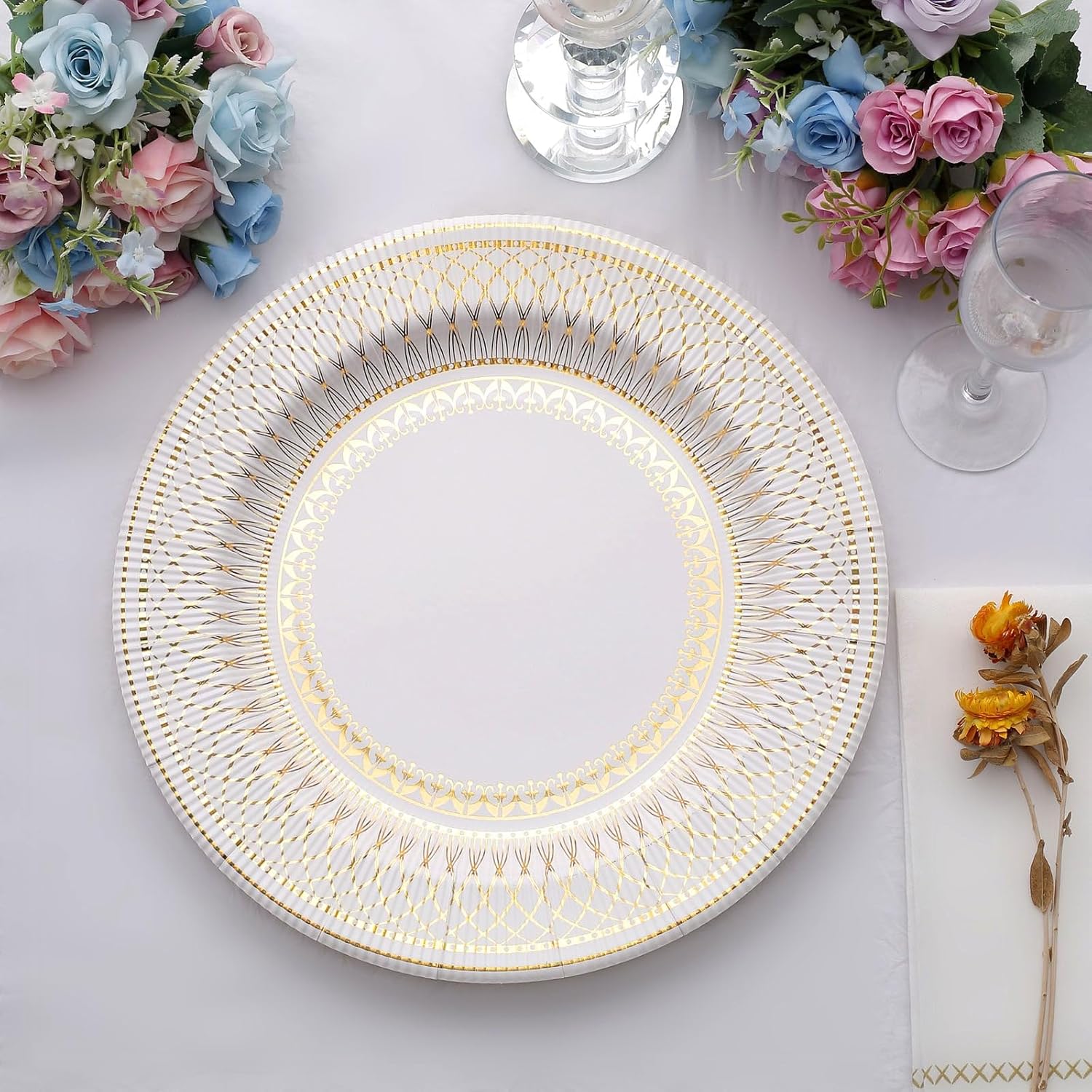 Efavormart – Paquete de 25 platos de papel de postre estilo vintage de porcelana dorada y blanca de 13 pulgadas, platos de fiesta desechables