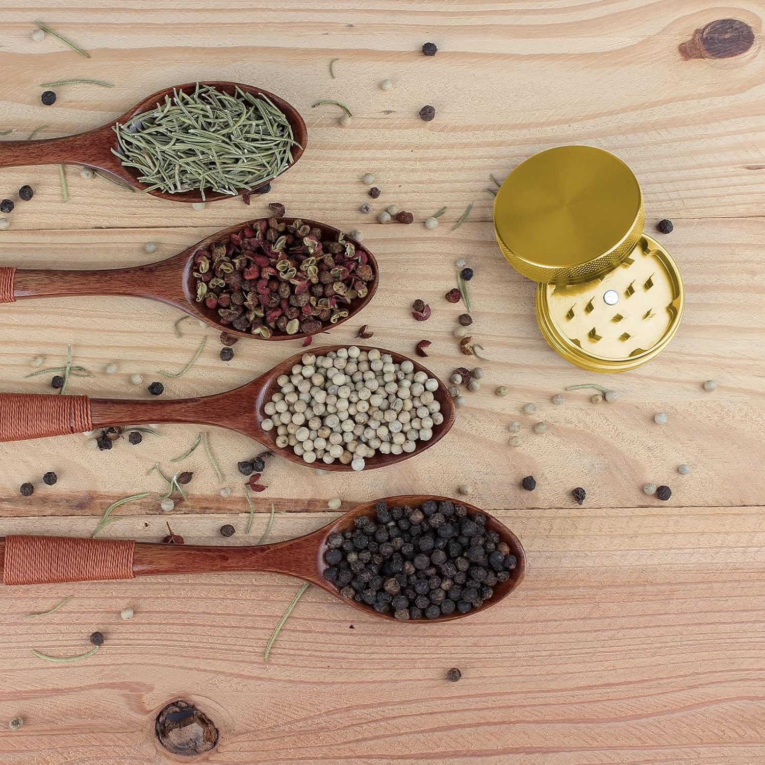 Spice Grinder Crasher – Molinillo de especias de tamaño portátil de 2 pulgadas con tapa magnética, color dorado