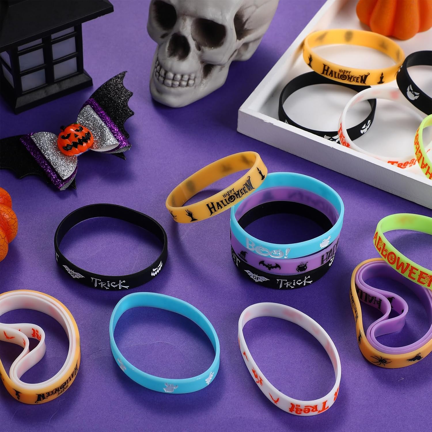 48 pulseras de silicona luminosas de Halloween, pulseras con patrones de calabaza que brillan en la oscuridad para Halloween, regalos de truco o