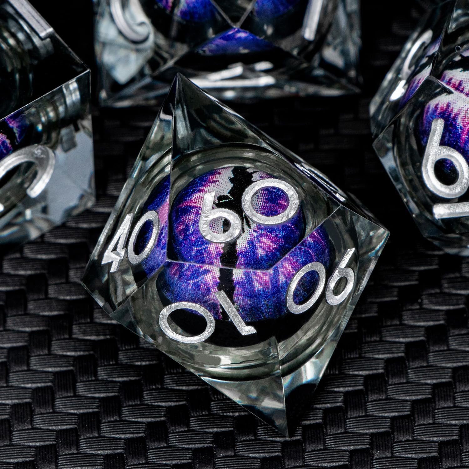 ARUOHHA DND – Juego de dados de resina de ojo de dragón con núcleo líquido, juego de dados de bordes afilados morados con caja de regalo, dados