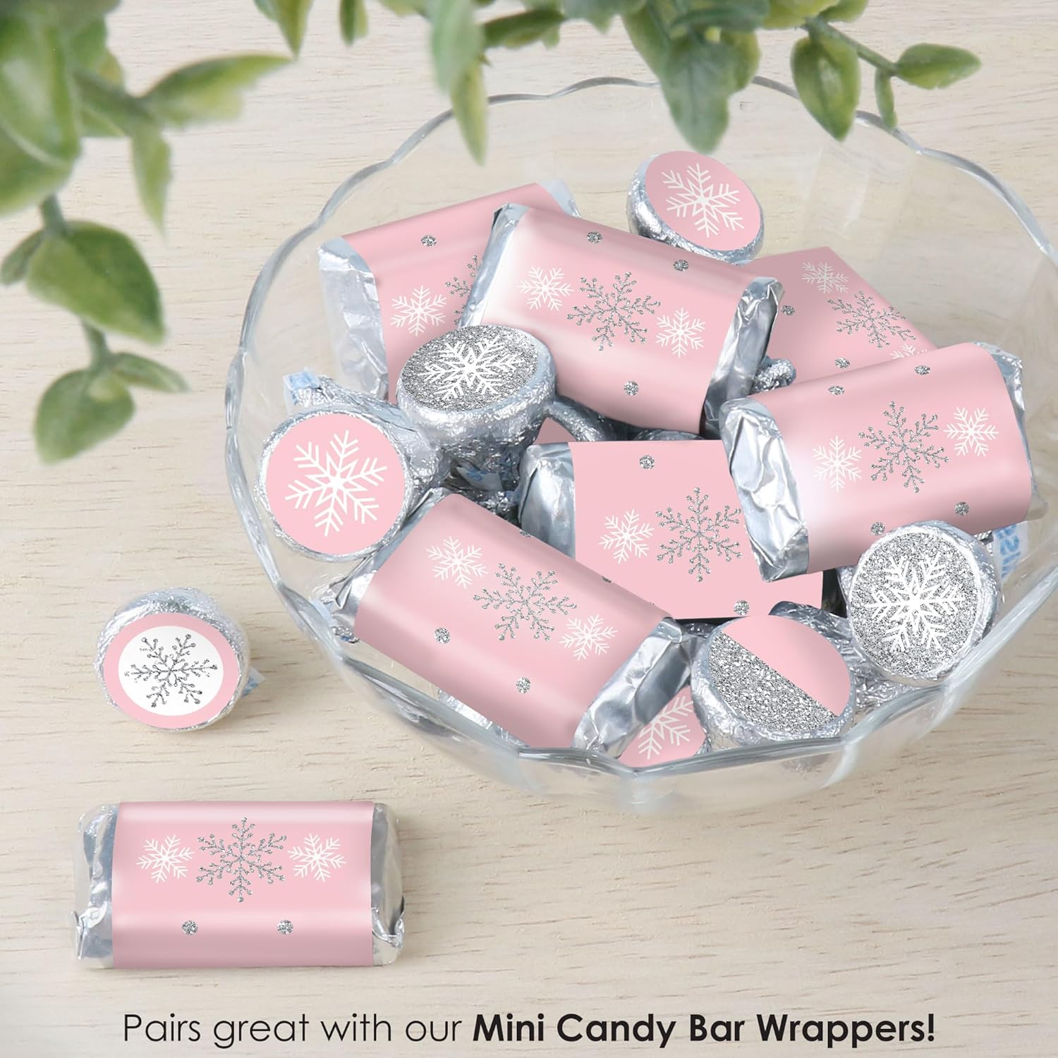 Big Dot of Happiness Pink Winter Wonderland – Calcomanías redondas pequeñas de caramelo para fiesta de cumpleaños y baby shower, 324 unidades
