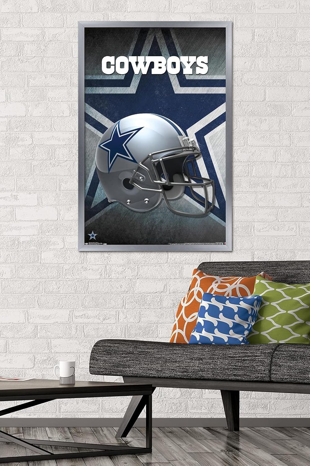 Trends International NFL Dallas Cowboys – Póster de pared con casco 16, 22.375 x 34 pulgadas, versión enmarcada plateada