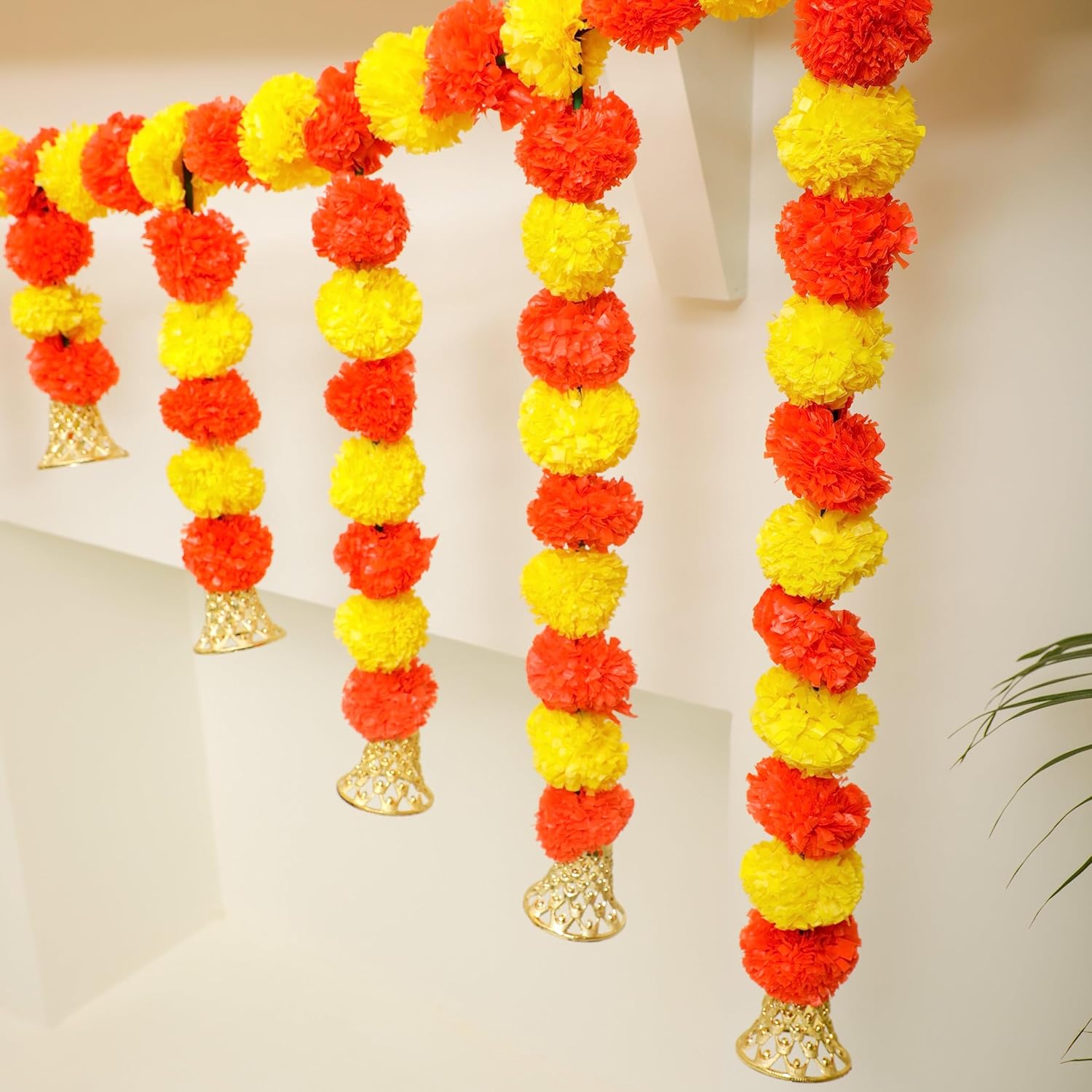 Toran para colgar en la puerta de caléndula de 5 pies, color amarillo y naranja  Thorans indio  Guirnalda de flores para Pooja Mandir, puerta,