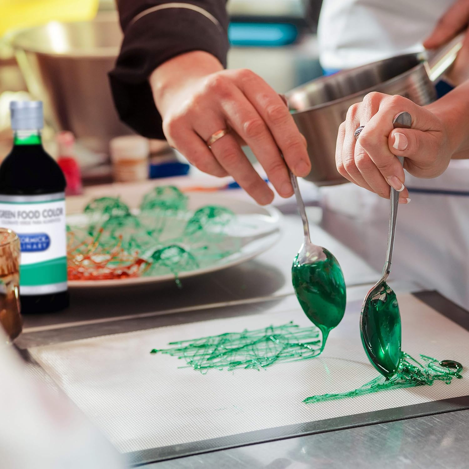 McCormick Culinary Colorante alimentario verde, 16 onzas líquidas, seis botellas de 16 onzas líquidas de colorante líquido verde para alimentos,