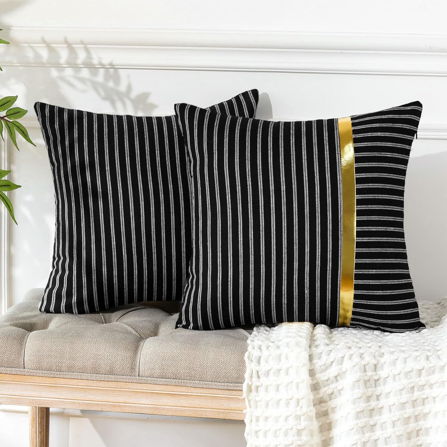 OTOSTAR Paquete de 2 fundas de almohada decorativas de cuero dorado a rayas de 18 x 18 pulgadas, funda de cojín cuadrada negra para sofá, cama, sala