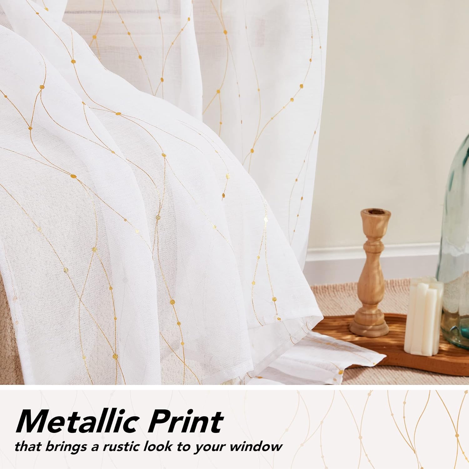Cortinas Deconovo finas con vuelo y diseño de estampado de líneas onduladas y motas plateadas, con aspecto a lino, con ojales en la parte de arriba,