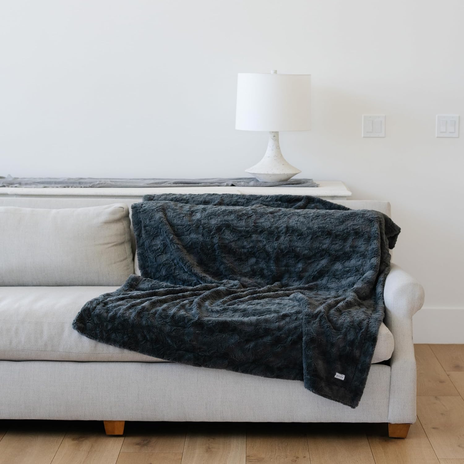 GRACED SOFT LUXURIES Manta de piel sintética color carbón, ultra suave y esponjosa, de 50 x 60 pulgadas, acogedora, gruesa y cálida, perfecta para