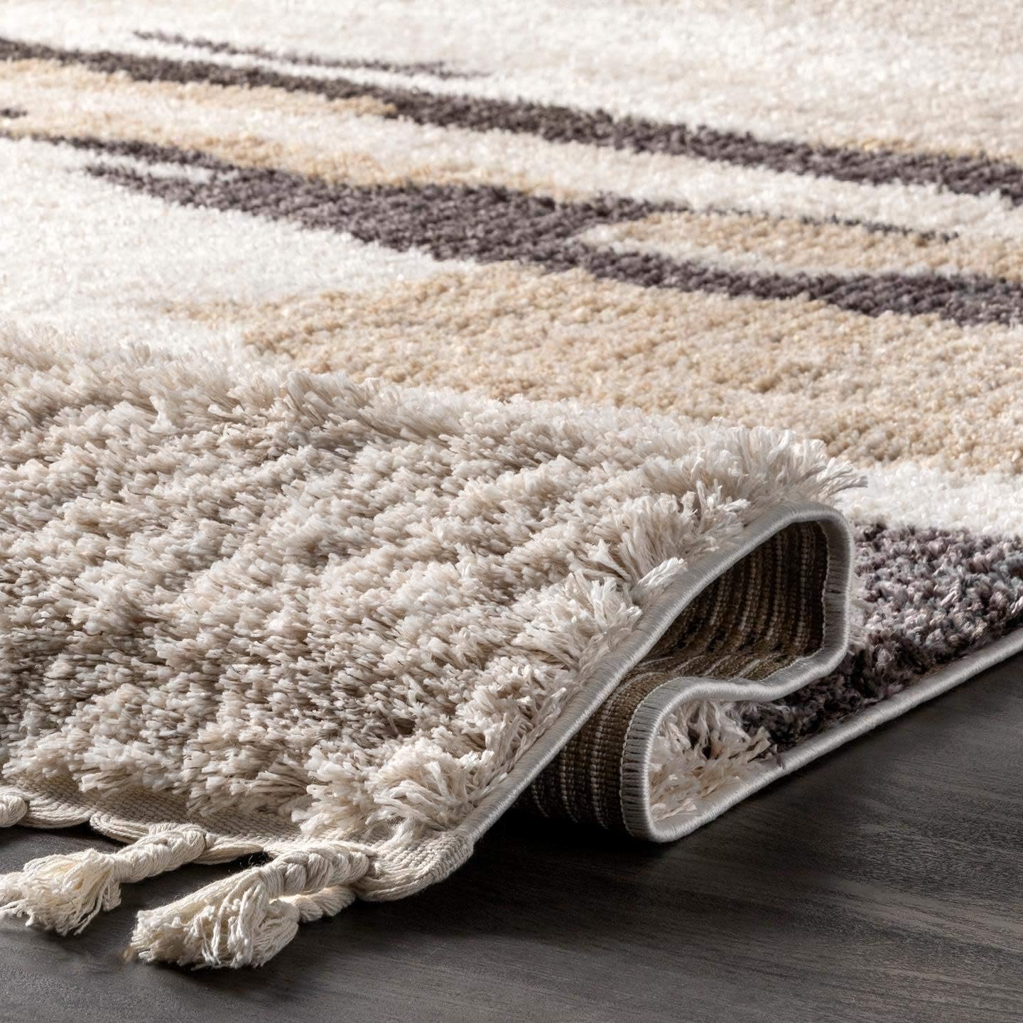 nuLOOM Elliot – Alfombra de felpa suave abstracta con borlas, 4 x 6, beige