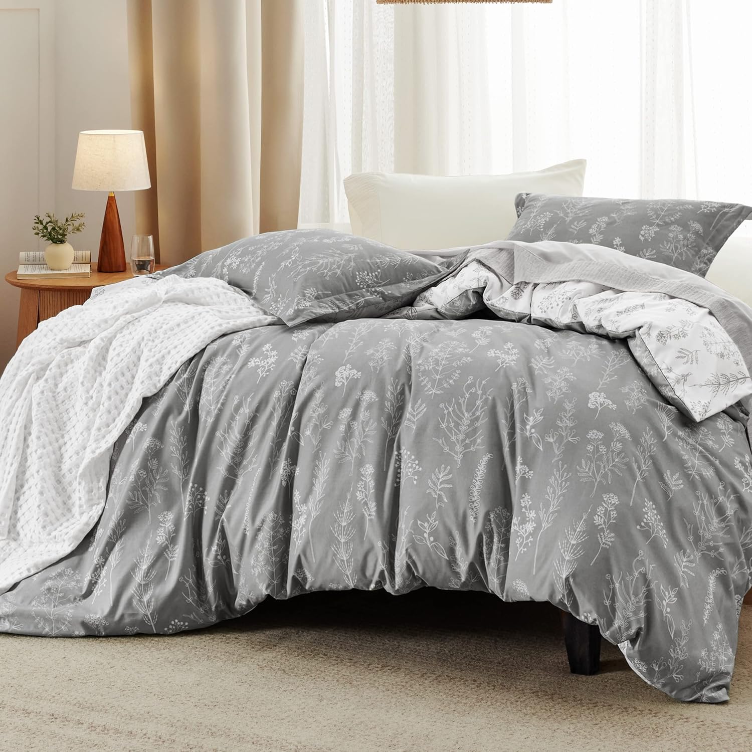 Bedsure Juego de edredón California King, edredón gris, juego de cama tamaño California King, bonito juego de ropa de cama floral Cali King, 3