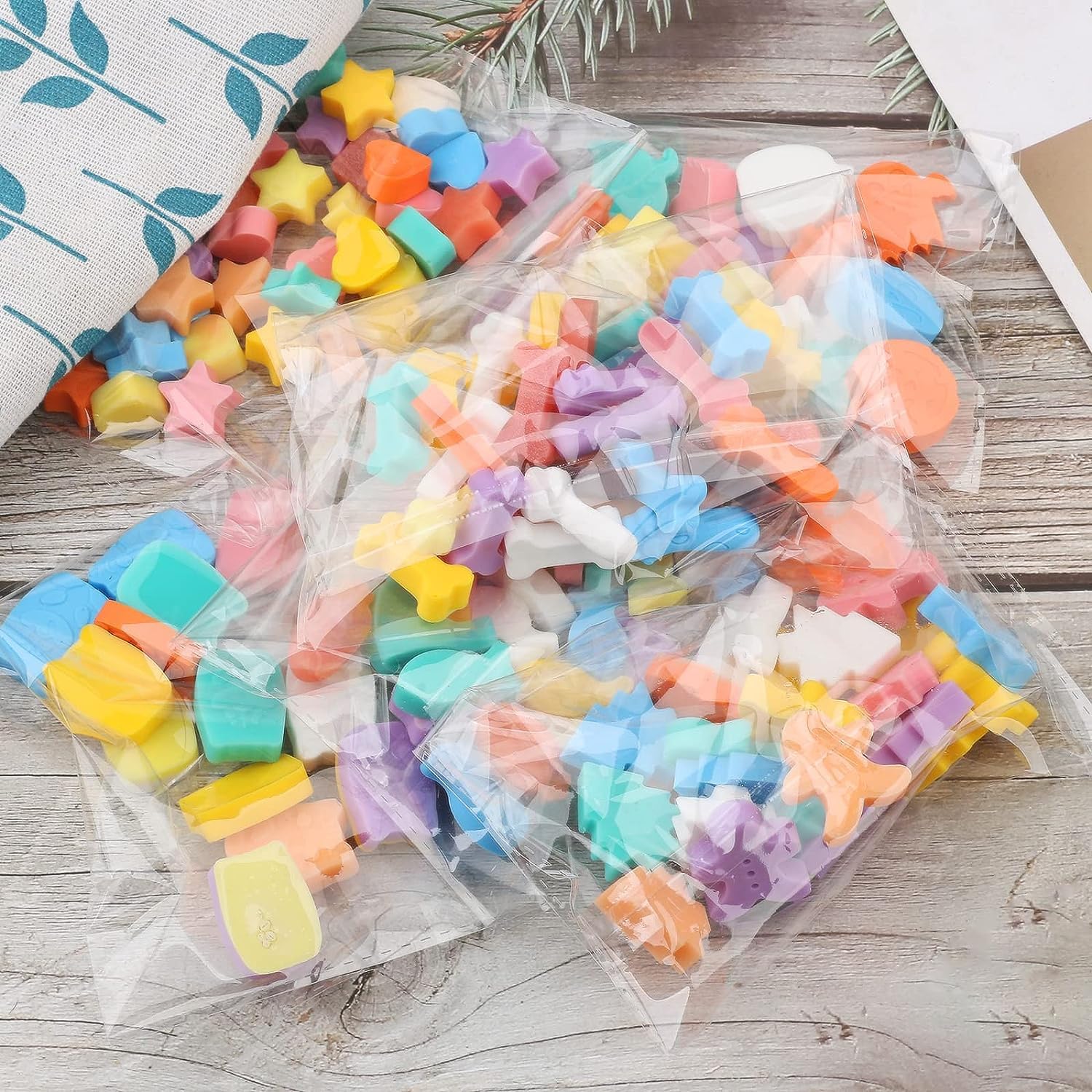 Ducodocu Moldes de silicona para árbol de Navidad, 70 cavidades, mini molde de gomitas de grado alimenticio para perros, para chocolate, dulces,