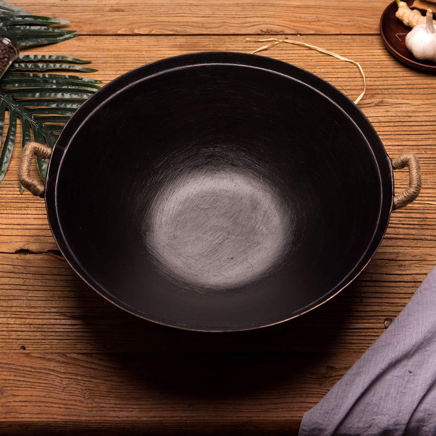 ZhenSanHuan Wok de hierro fundido hecho a mano, sin revestimiento, sin pintura, saludable, fondo plano, apto para inducción (12.6 pulgadas)