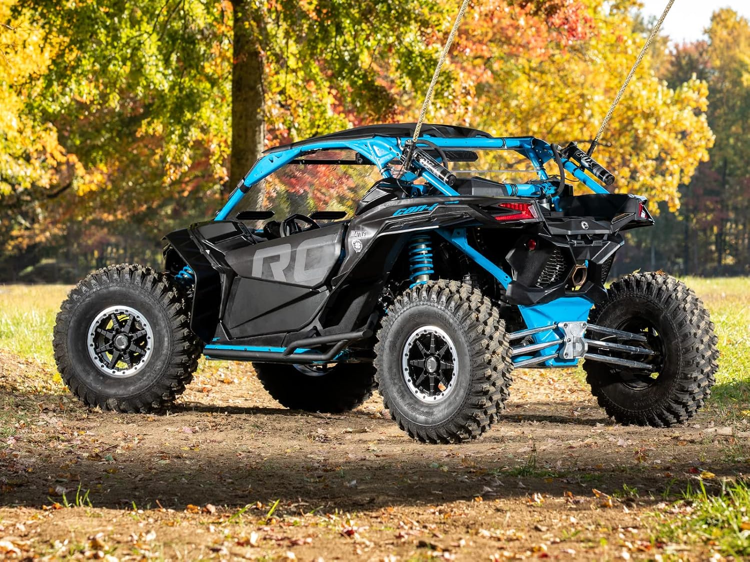 SuperATV Nerf BarsRock Sliders para Can-Am Maverick X3 (modelos de 72 pulgadas)  Tubo de acero de 1.75 pulgadas de diámetro  Montaje atornillado