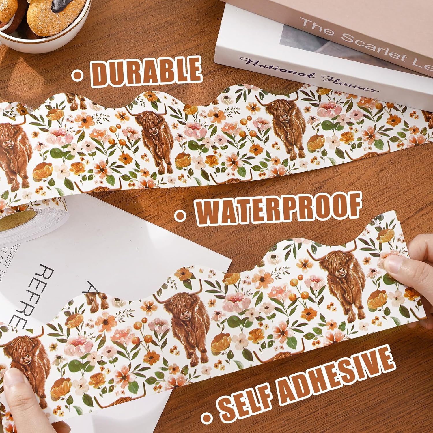 AnyDesign – Tablero de anuncios de vaca de las tierras altas de 65 pies con borde de acuarela y flores de vaca troquelada, rollo de borde troquelado