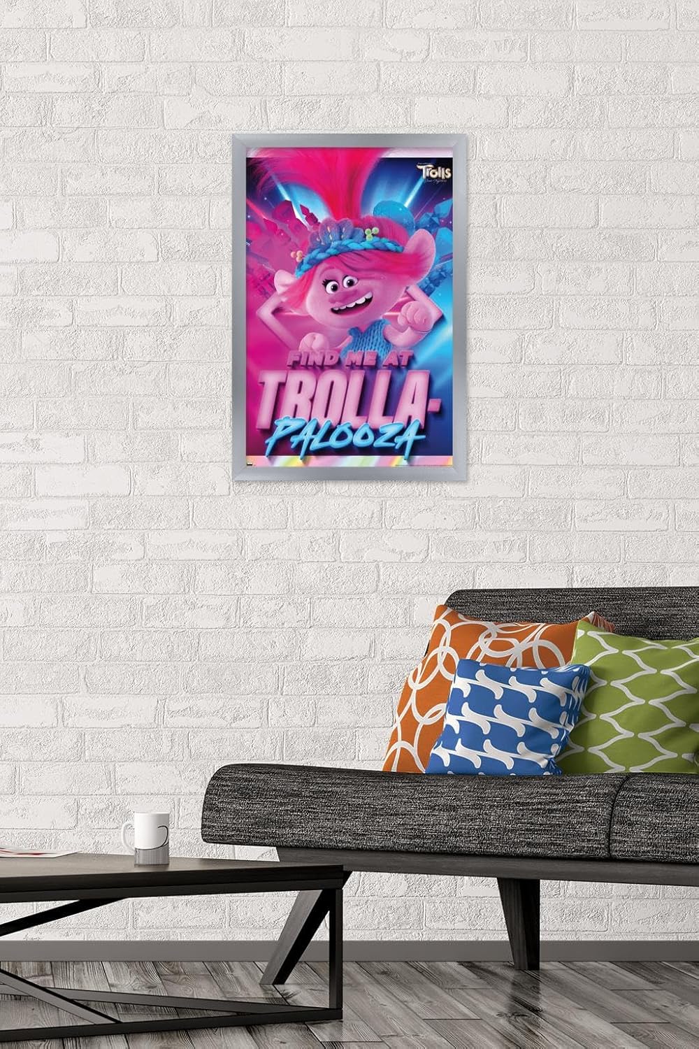 Trends International Trolls Band Together – Póster de pared de amapola, 14.72 x 22.37 pulgadas, versión enmarcada en plata