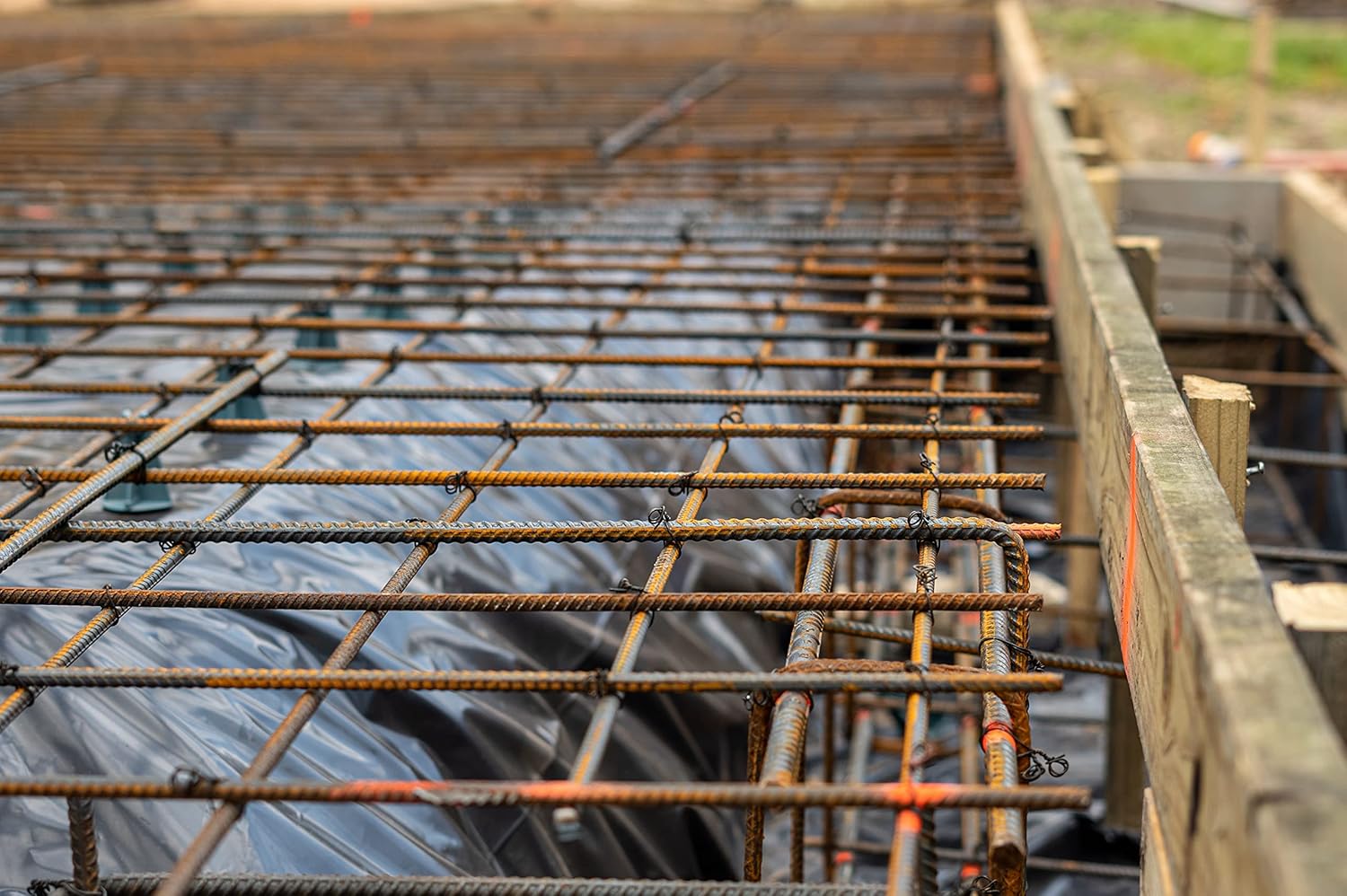 Sandbaggy Silla de plástico con barras de refuerzo, se adapta a barras de refuerzo #3 a #5, construcción resistente, elección preferida para