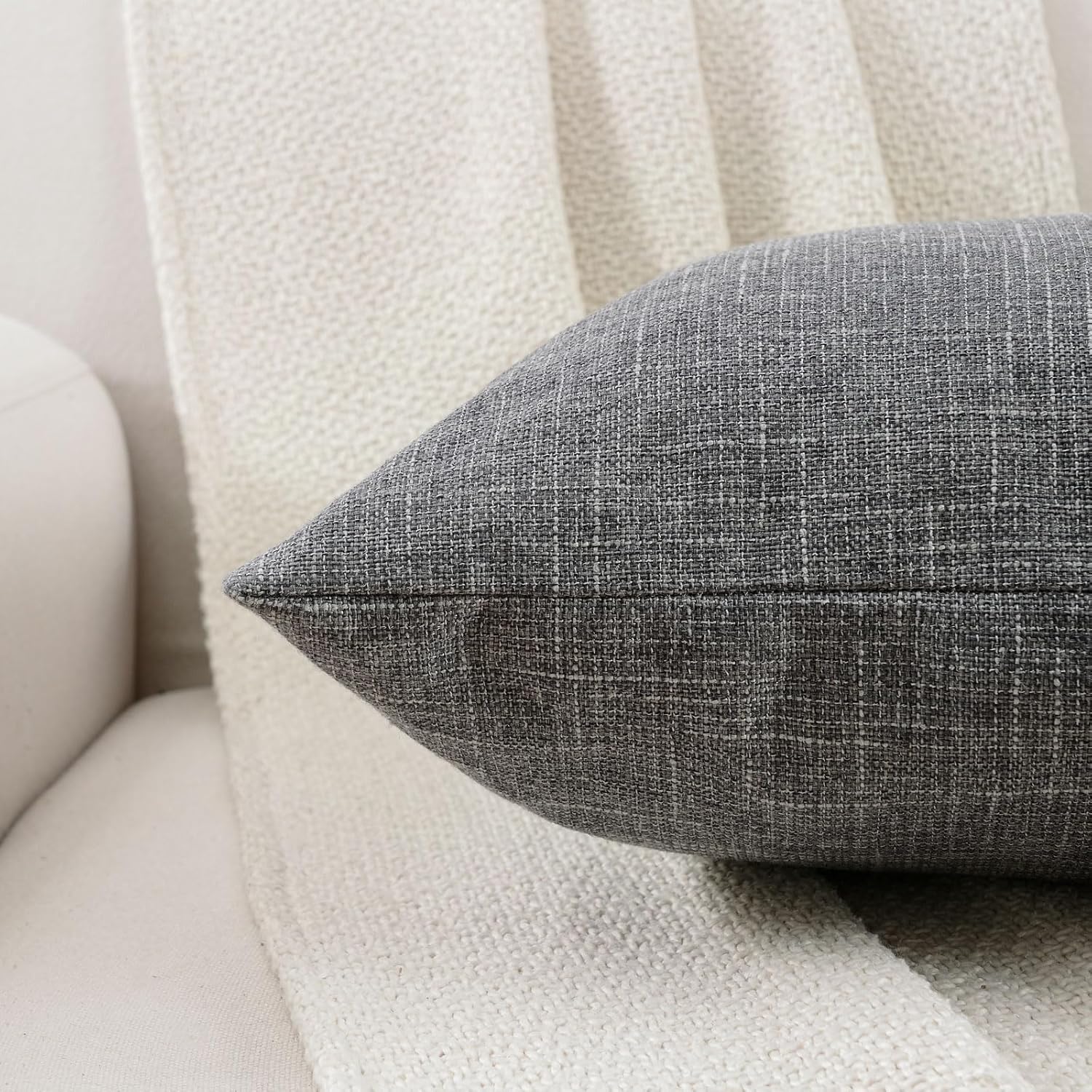 Ikuoic Juego de 2 fundas de almohada decorativas de lino gris oscuro de 24 x 24 pulgadas, funda de cojín cuadrada europea con 3 botones