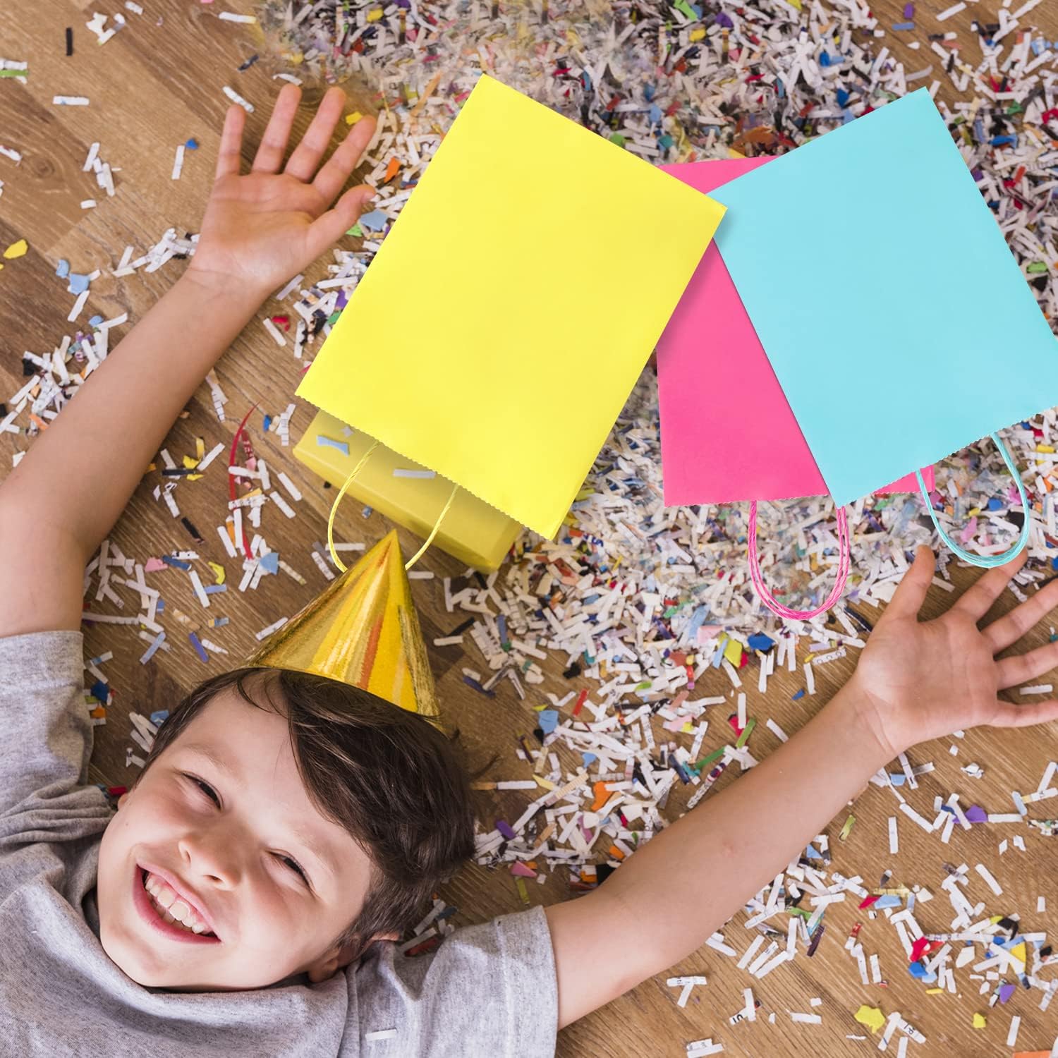 BLEWINDZ 24 bolsas de regalo pequeñas con pañuelos, bolsas de regalo de fiesta para niños, bolsas de regalo arcoíris para cumpleaños, baby showers,