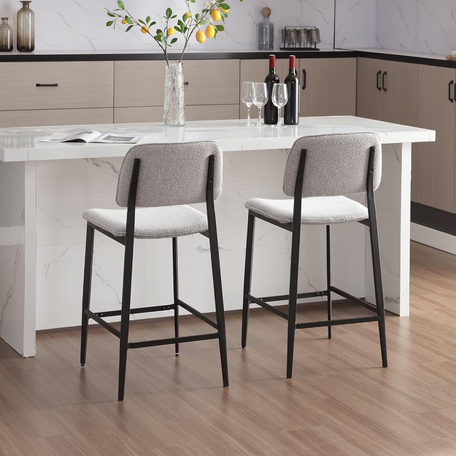 DM Furniture Juego de 2 taburetes de bar de 24 pulgadas, modernos taburetes de bar de sherpa con patas traseras de metal, sillas de bar tapizadas