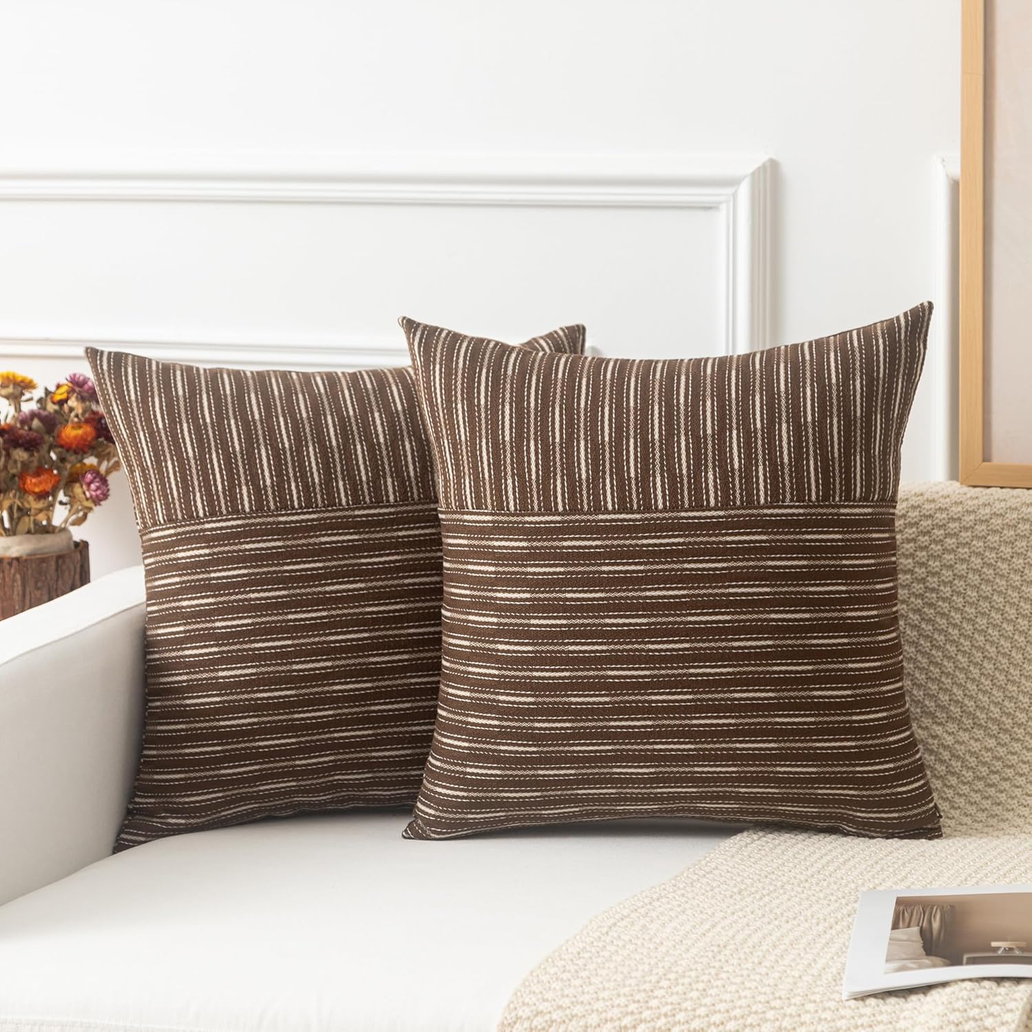 Kevin Textile – Juego de 2 fundas de cojín decorativas de lino a rayas marrón y beige de 20 x 20 pulgadas, fundas de cojín cuadradas modernas para