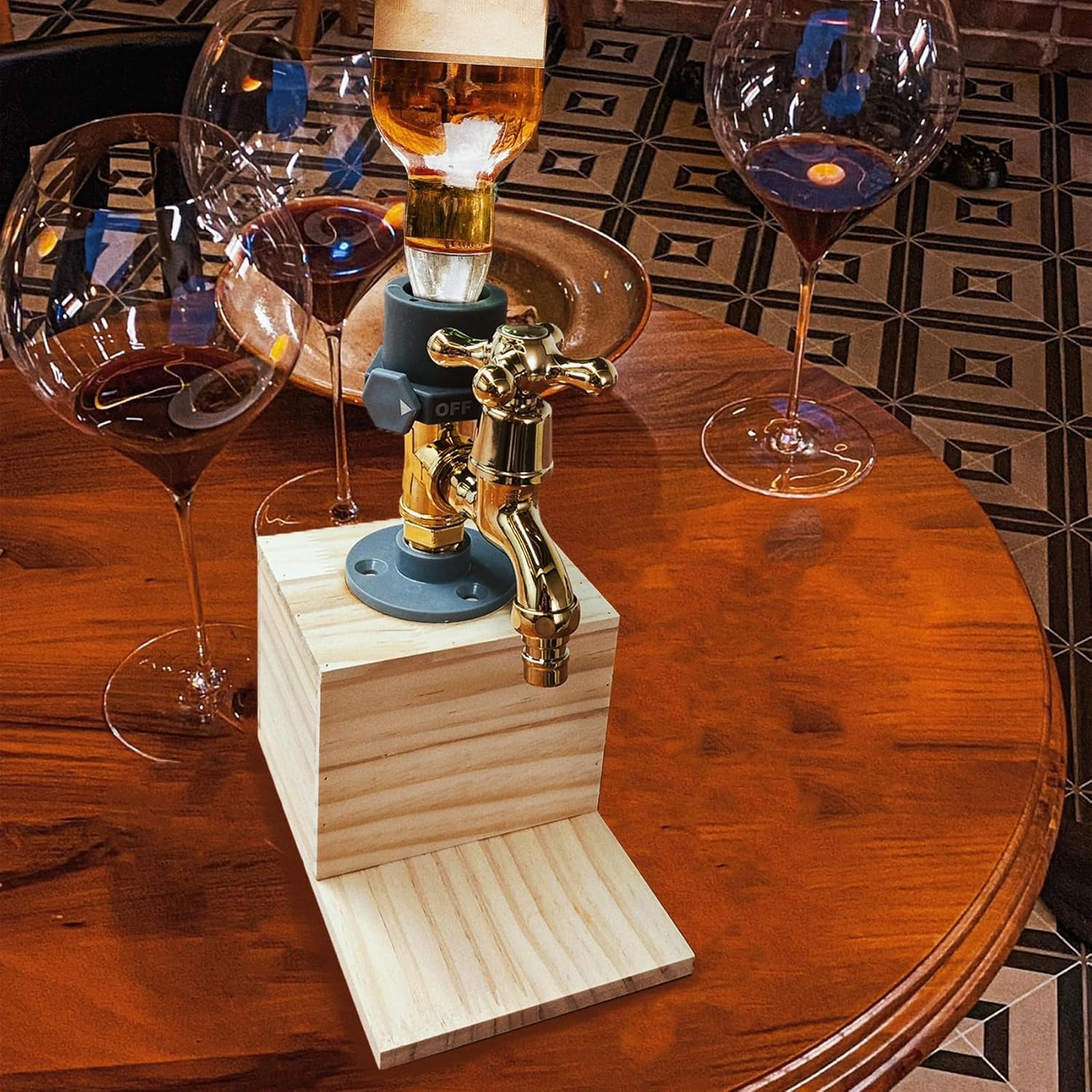Dispensador de alcohol, dispensador de botellas de licor, diseño único de madera con soporte en forma de grifo, accesorios de alcohol, regalo ideal