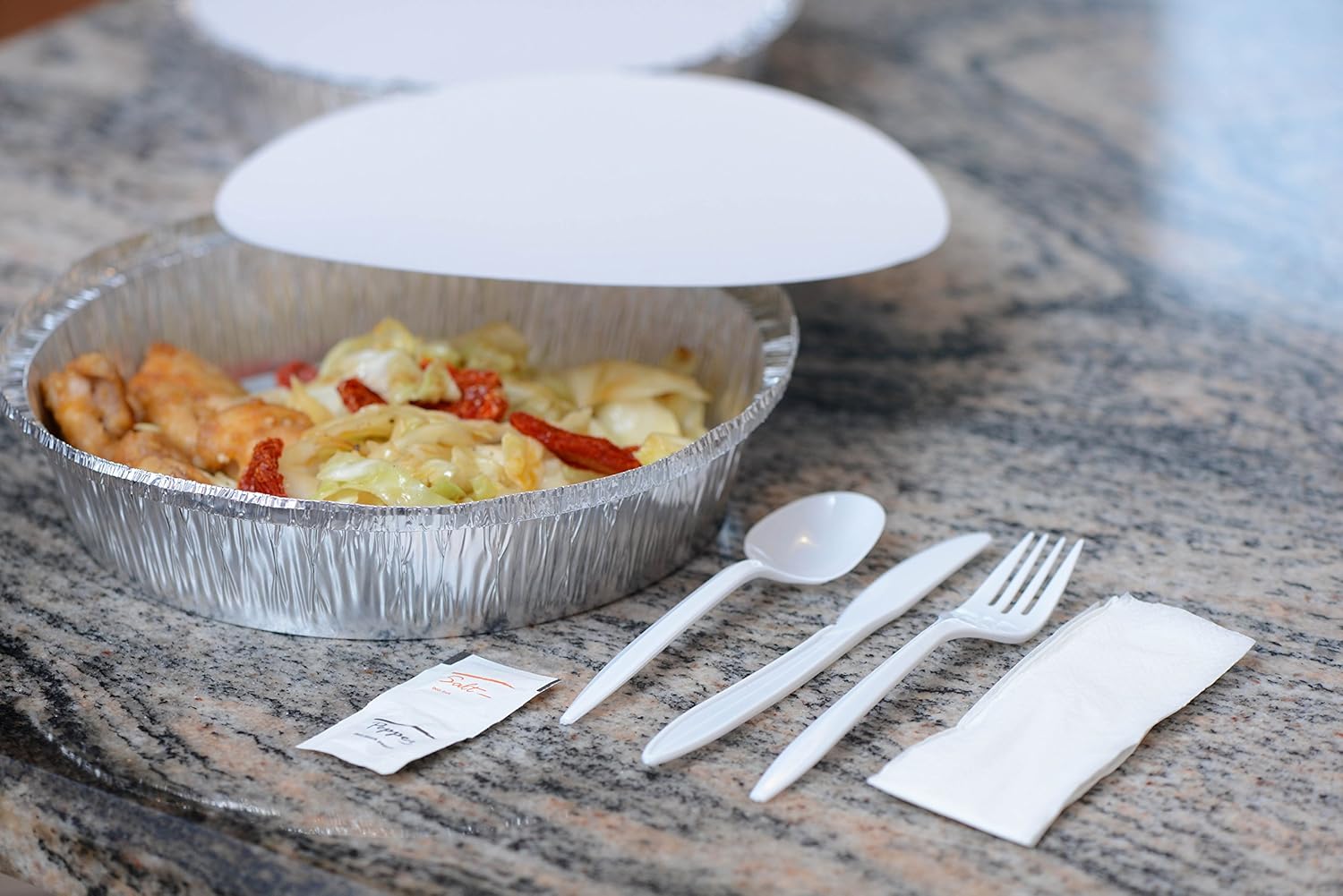 EcoQuality Kit de cubiertos envueltos 6 en 1  TenedorCucharaCuchilloServilletaSalPimienta  Kit de cubiertos desechables, perfecto para el almuerzo,