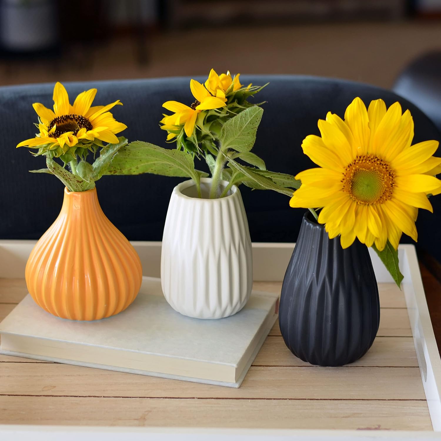 Juego de 3 jarrones icónicos Scandi para bebé, estriados, color amarillo empapado, blanco y negro, 4 de diámetro x 4.75 pulgadas de alto, diseño