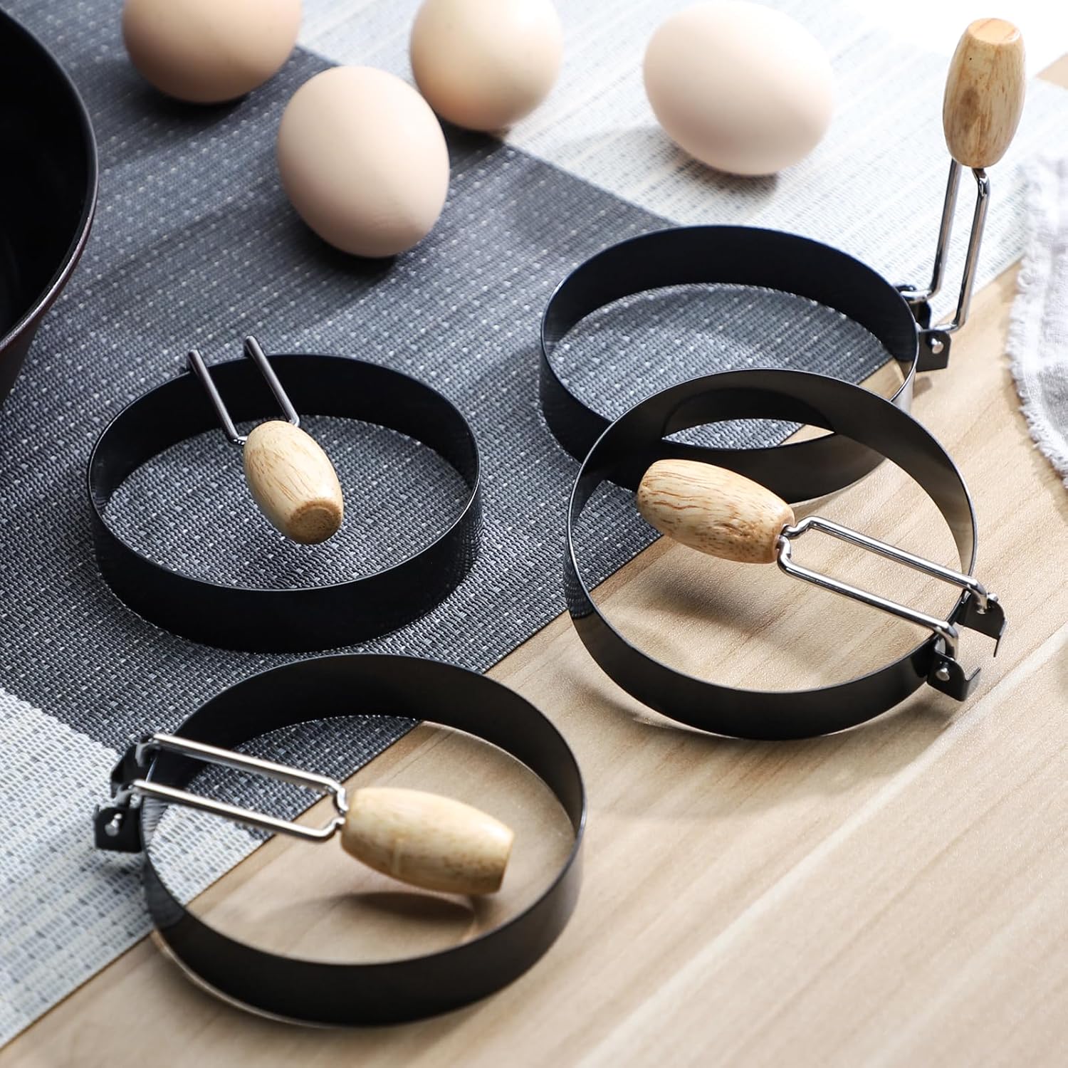 Anillos de huevo para freír huevos, 4 unidades, antiadherentes, tortilla y panqueques para plancha con mango de madera (juego de 4)